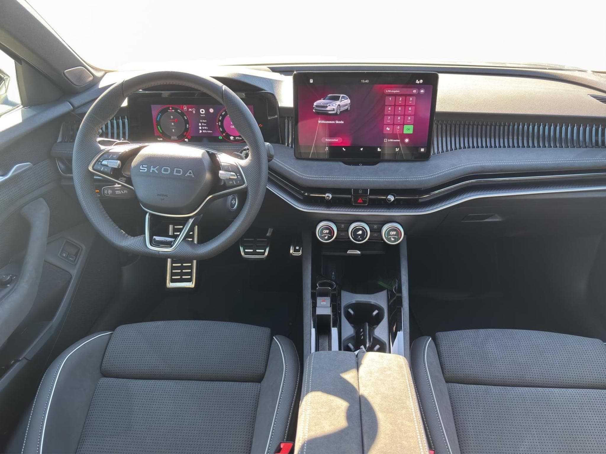 Skoda Superb Sportline (2025) - Photo 9