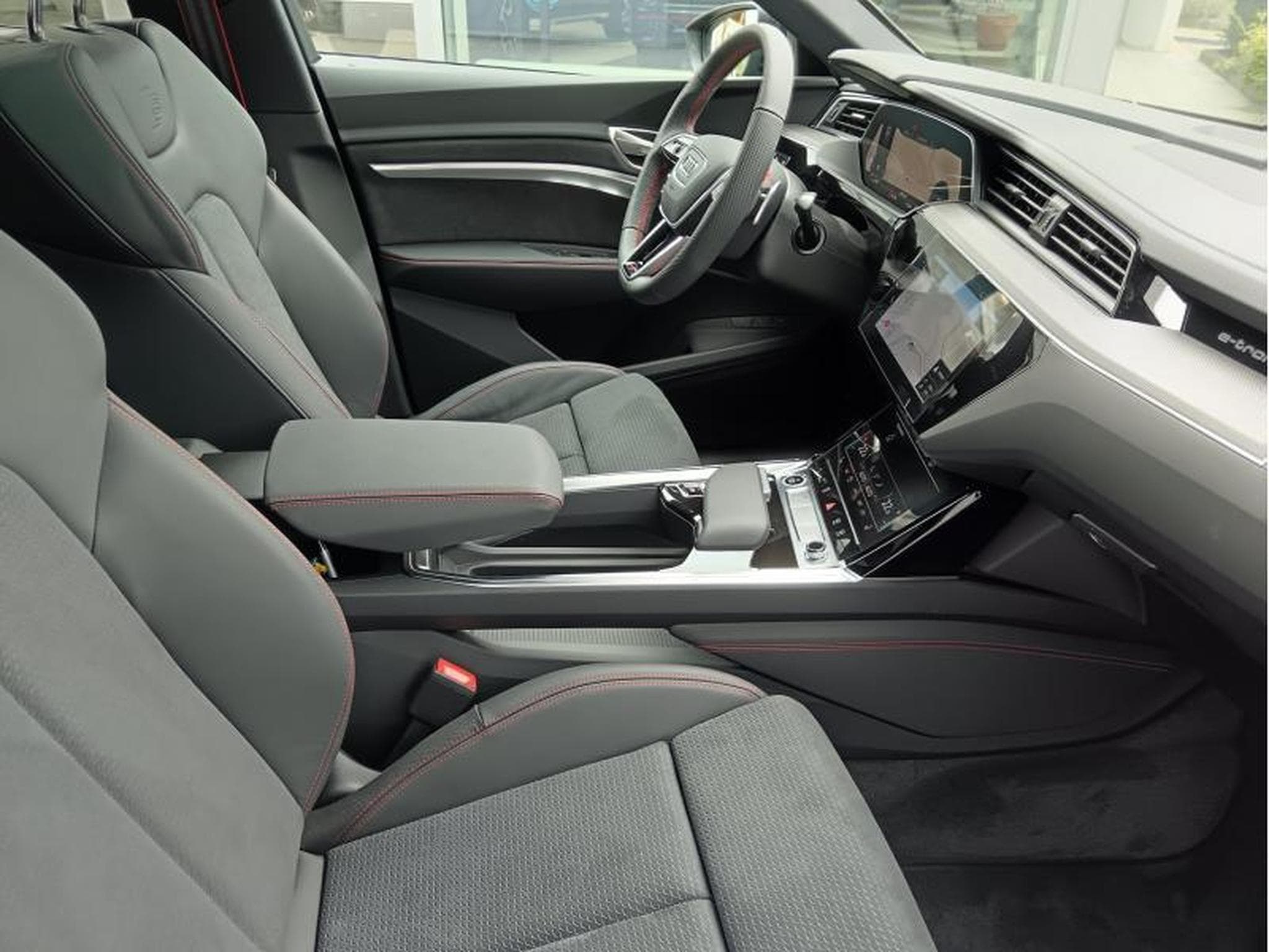 Audi Q8 Sportback S-line 50 quattro (2025) - Photo 10