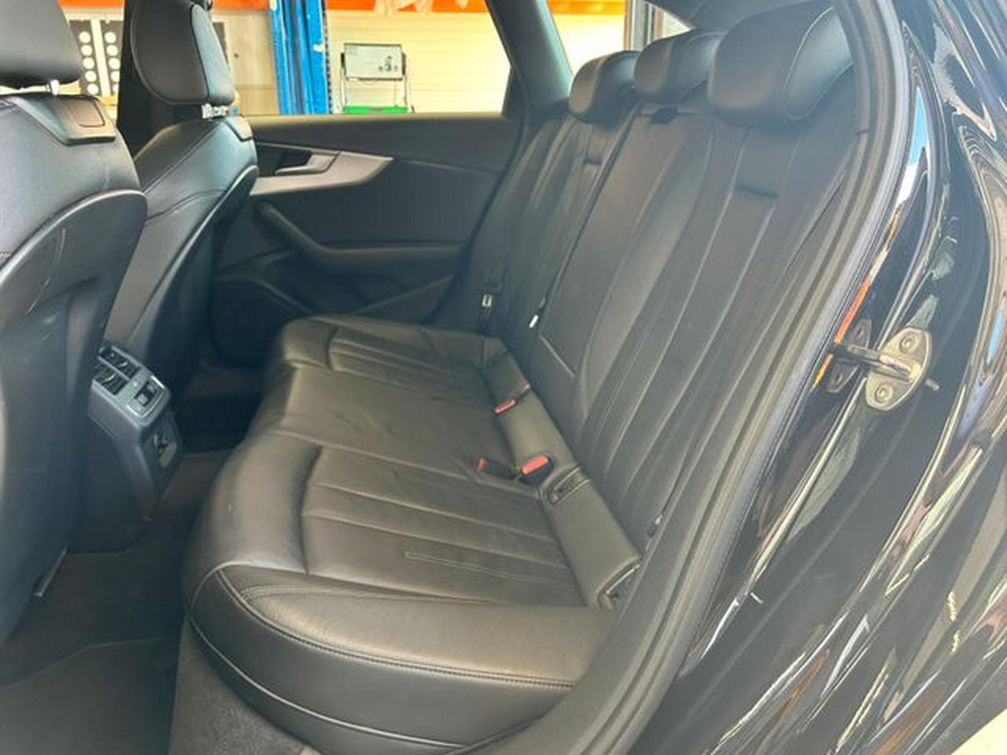 Audi A4 A4 Avant 2.0 TFSI S-tronic S line LED HUD Pano (2018) - Photo 11