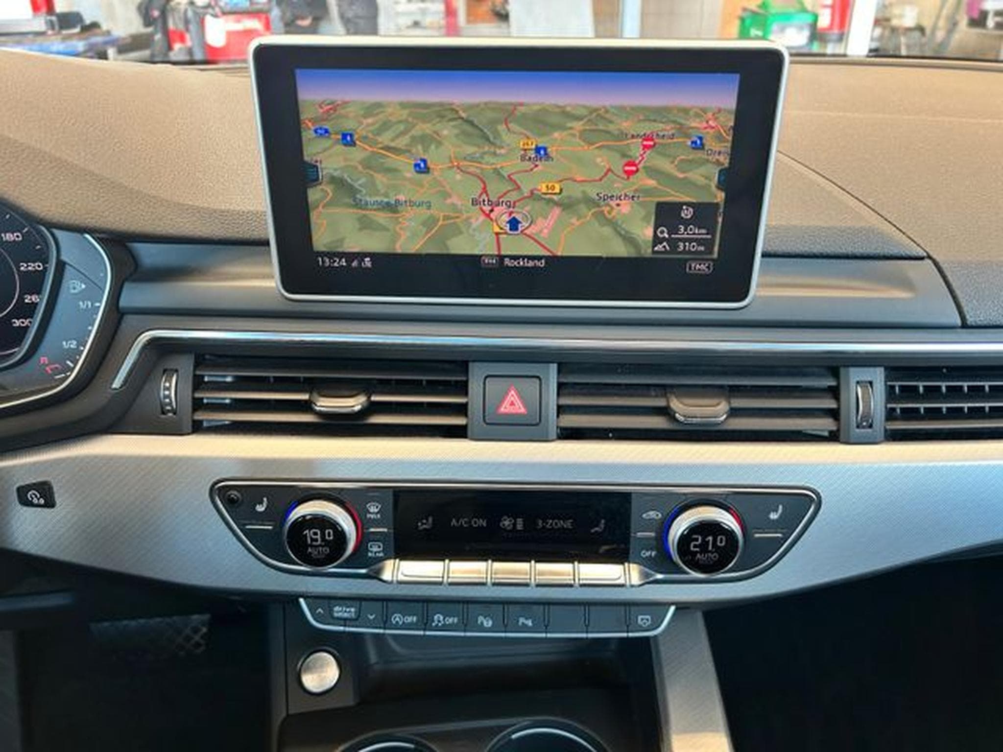 Audi A4 A4 Avant 2.0 TFSI S-tronic S line LED HUD Pano (2018) - Photo 15