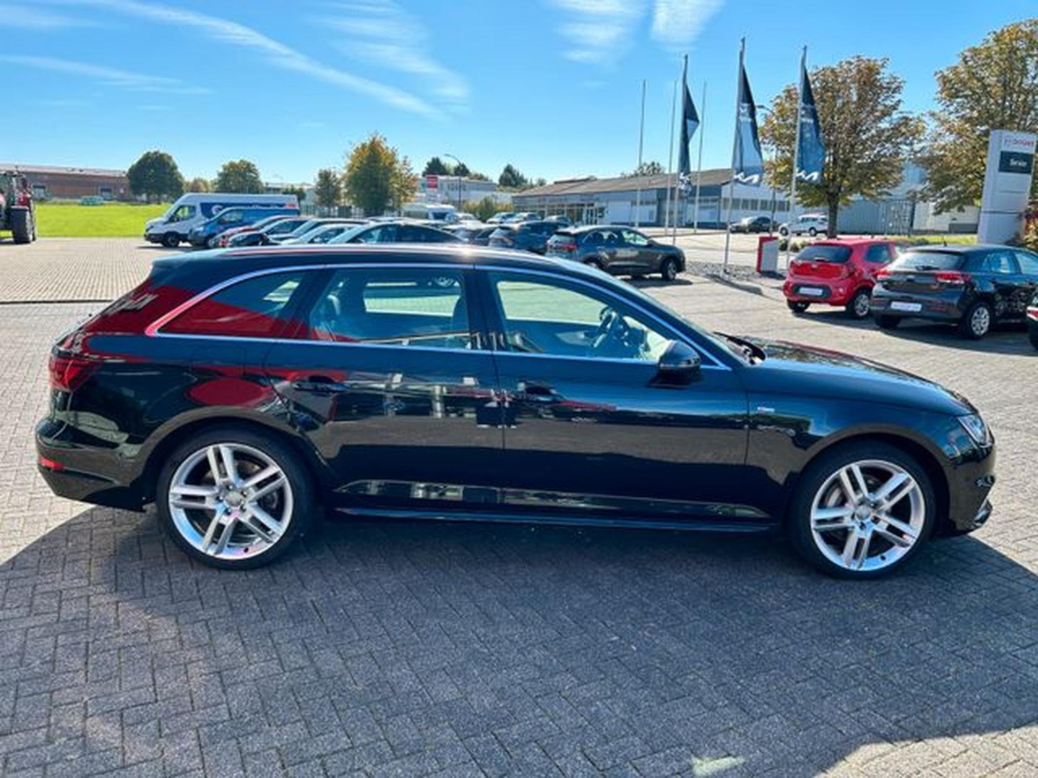 Audi A4 A4 Avant 2.0 TFSI S-tronic S line LED HUD Pano (2018) - Photo 9