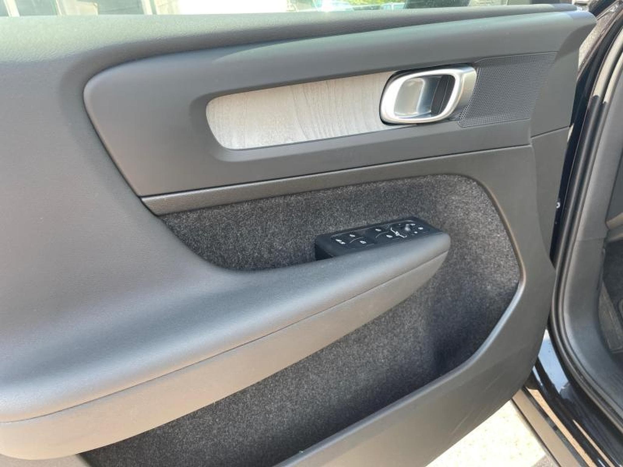 Volvo XC40 B3 Core / Essence (2024) - Photo 13