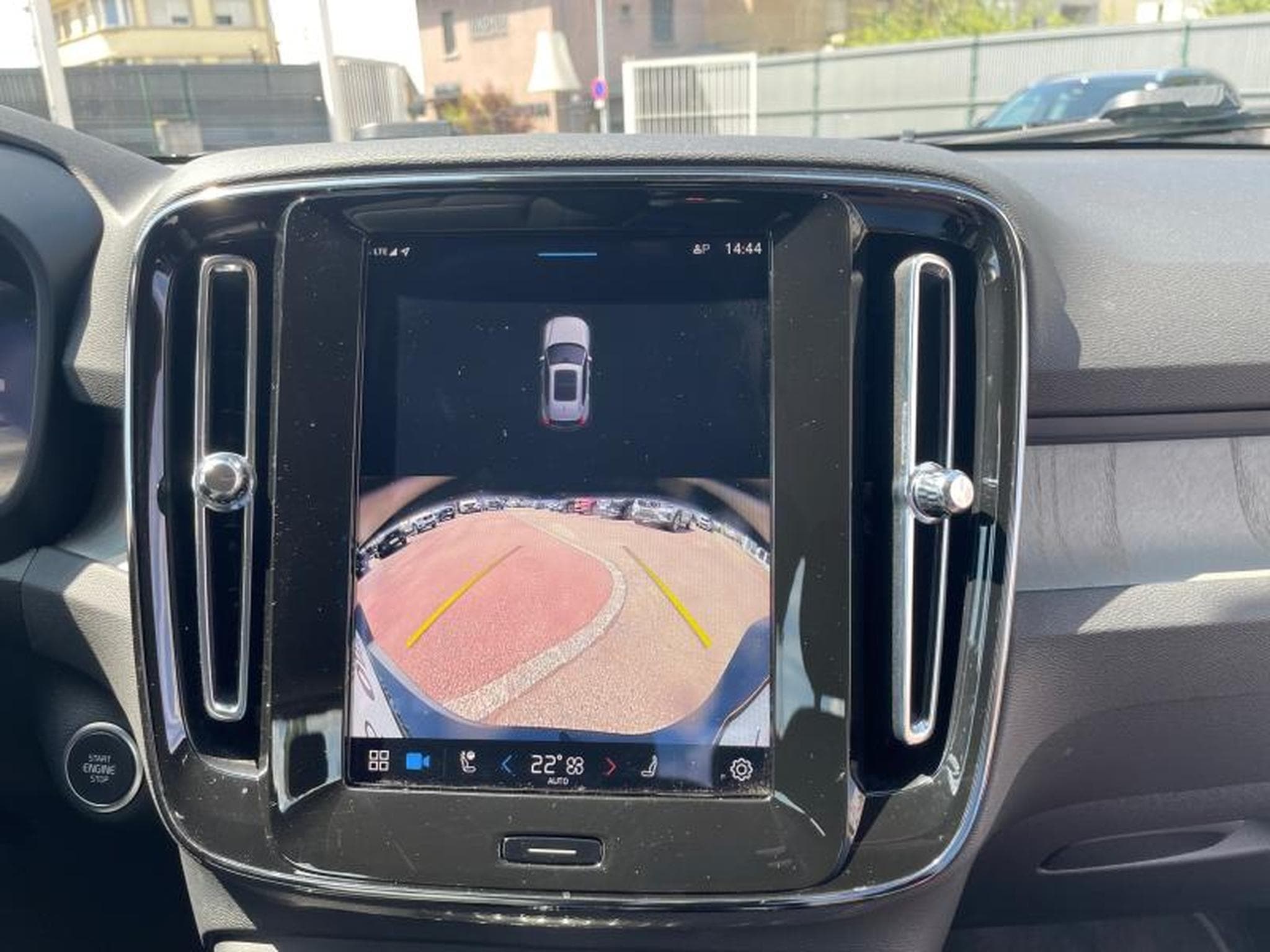 Volvo XC40 B3 Core / Essence (2024) - Photo 27