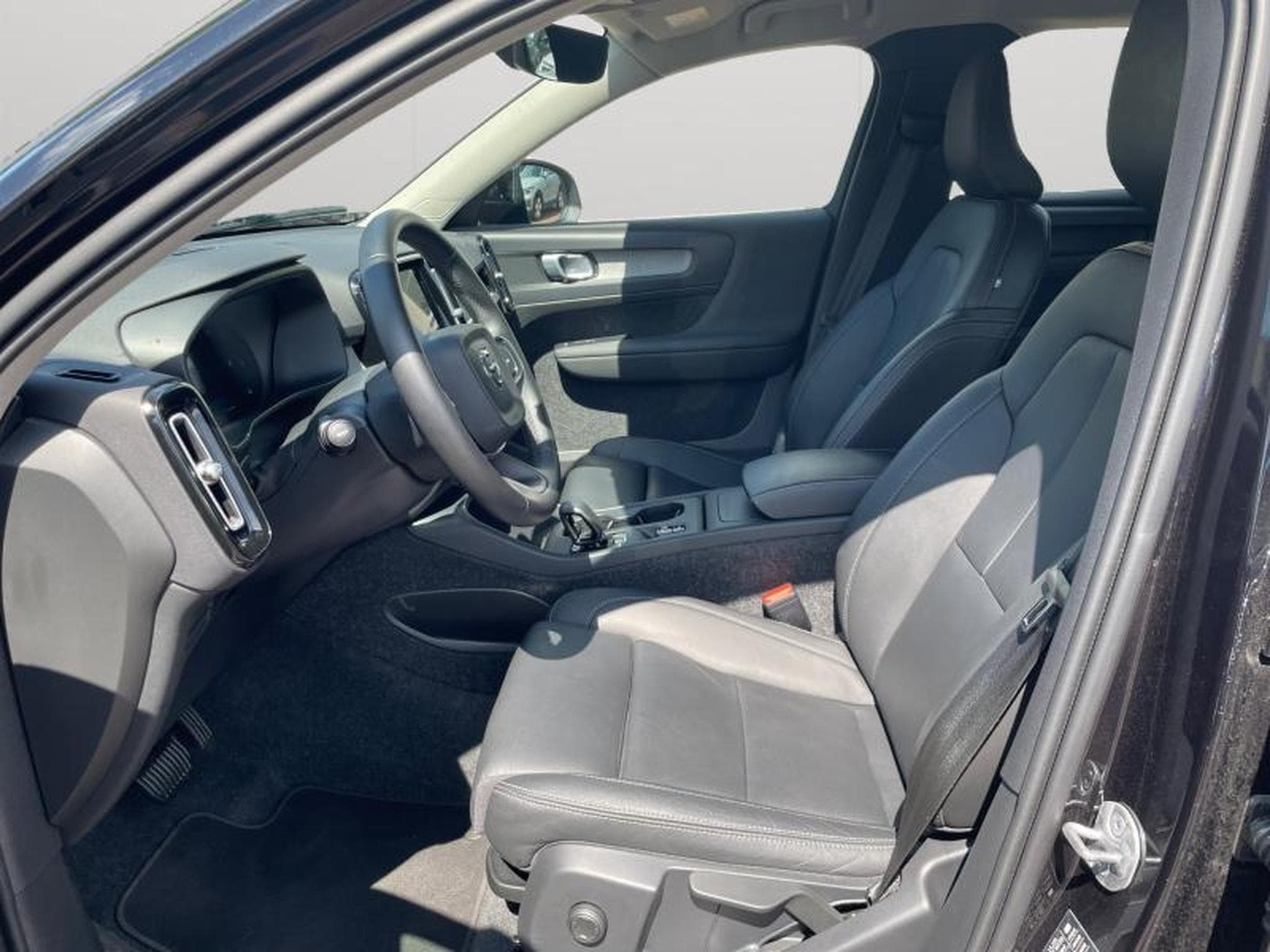 Volvo XC40 B3 Core / Essence (2024) - Photo 5