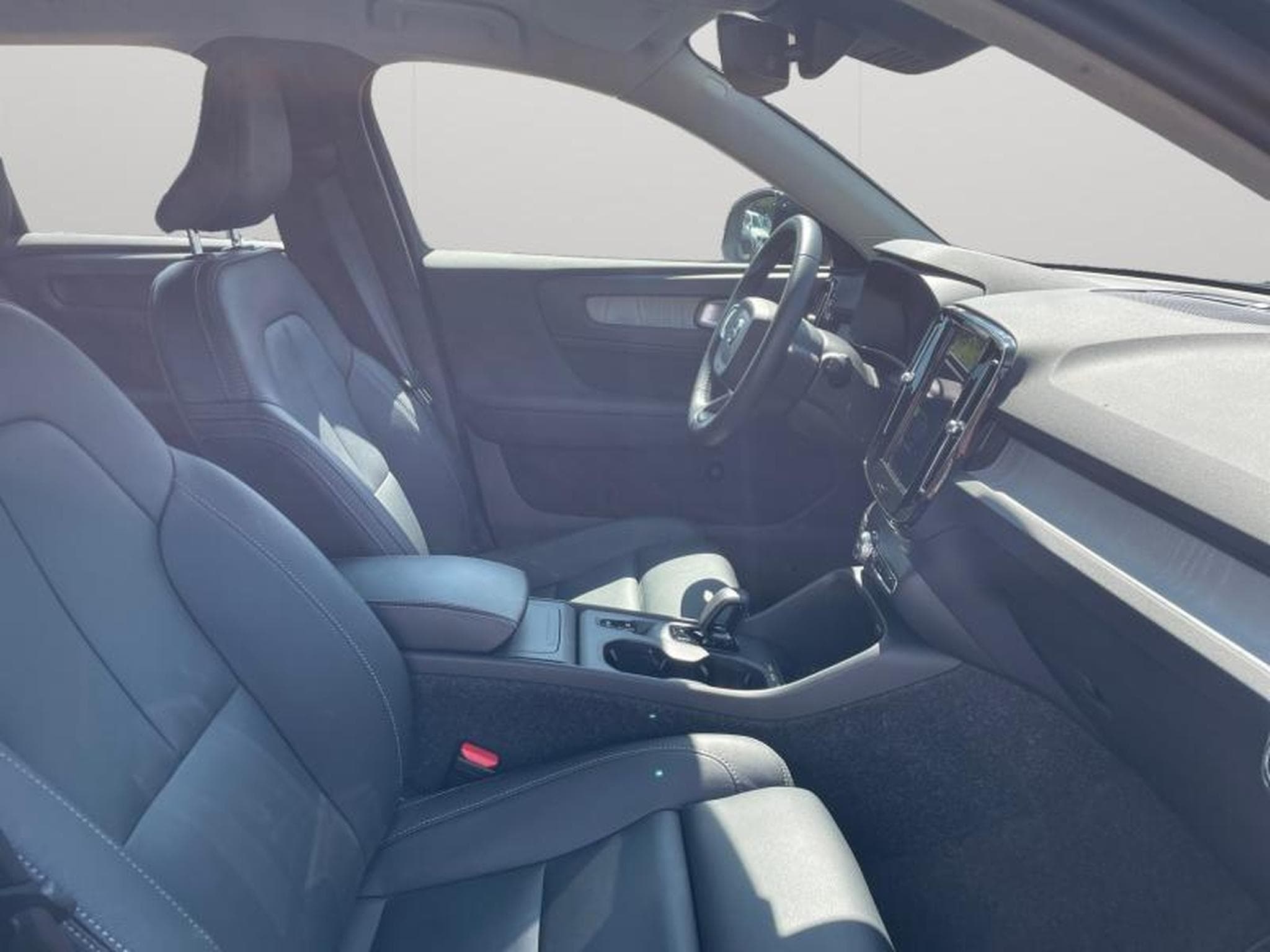 Volvo XC40 B3 Core / Essence (2024) - Photo 9