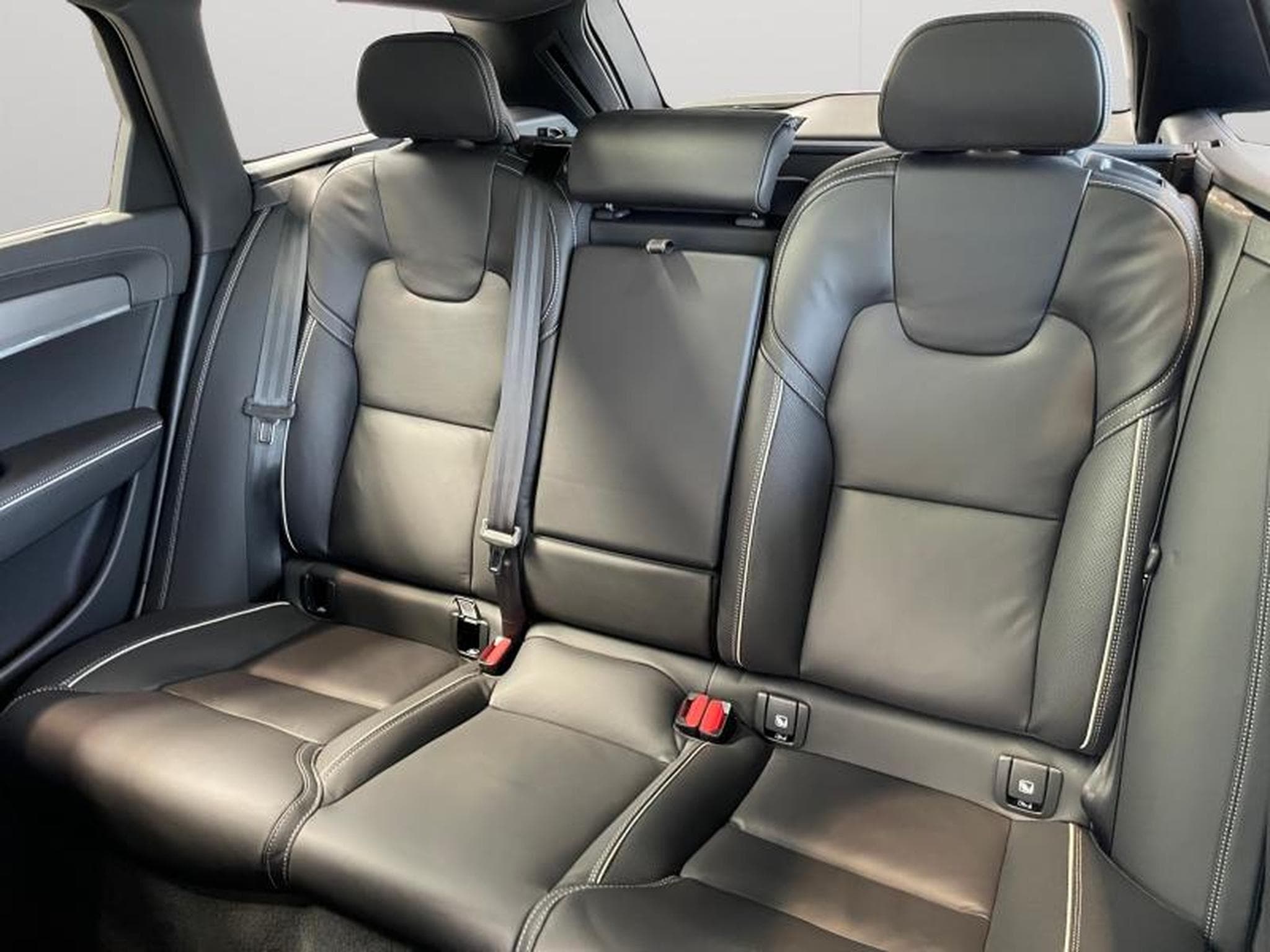 Volvo V90 Ultra Dark T6 Plug-in Hybride (1970) - Photo 12