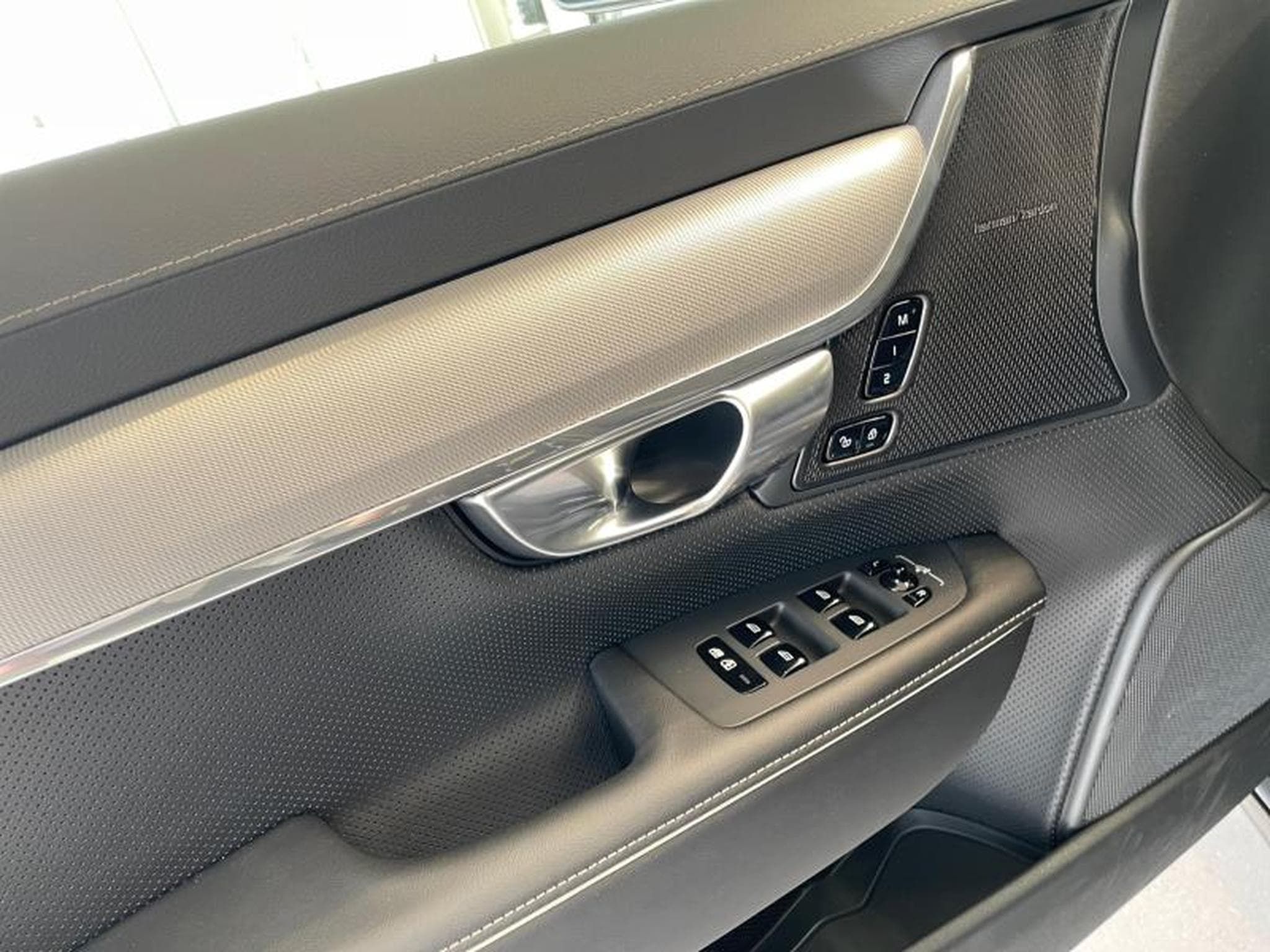 Volvo V90 Ultra Dark T6 Plug-in Hybride (1970) - Photo 19