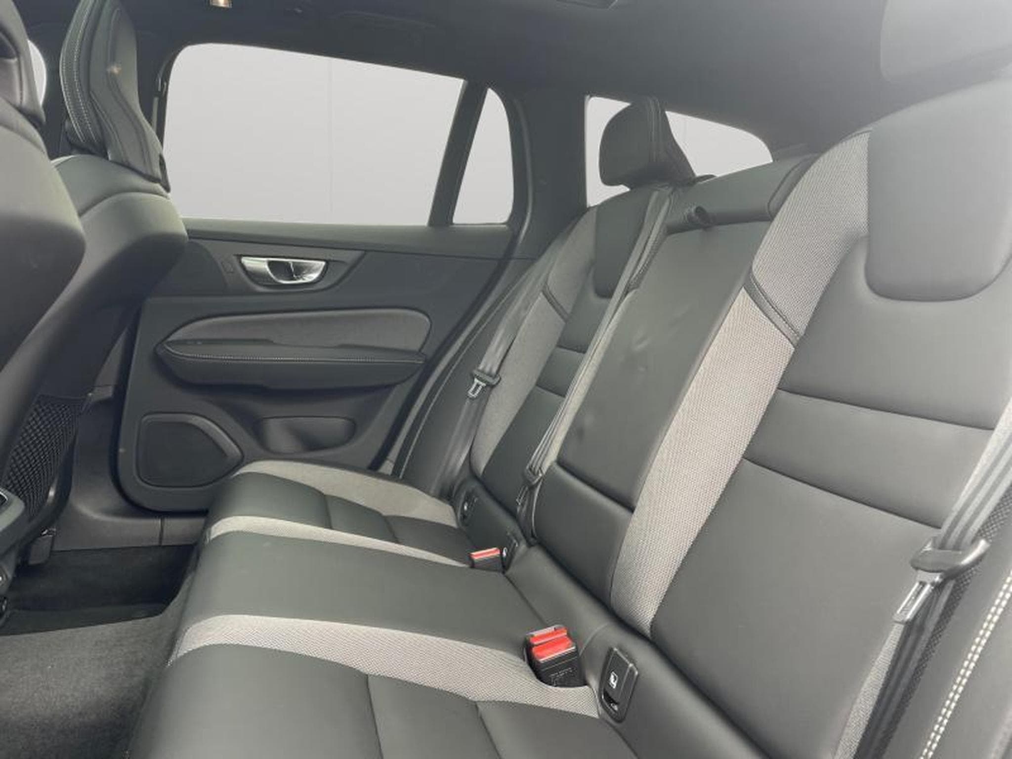 Volvo V60 B3 Ultimate / Essence (2025) - Foto 19