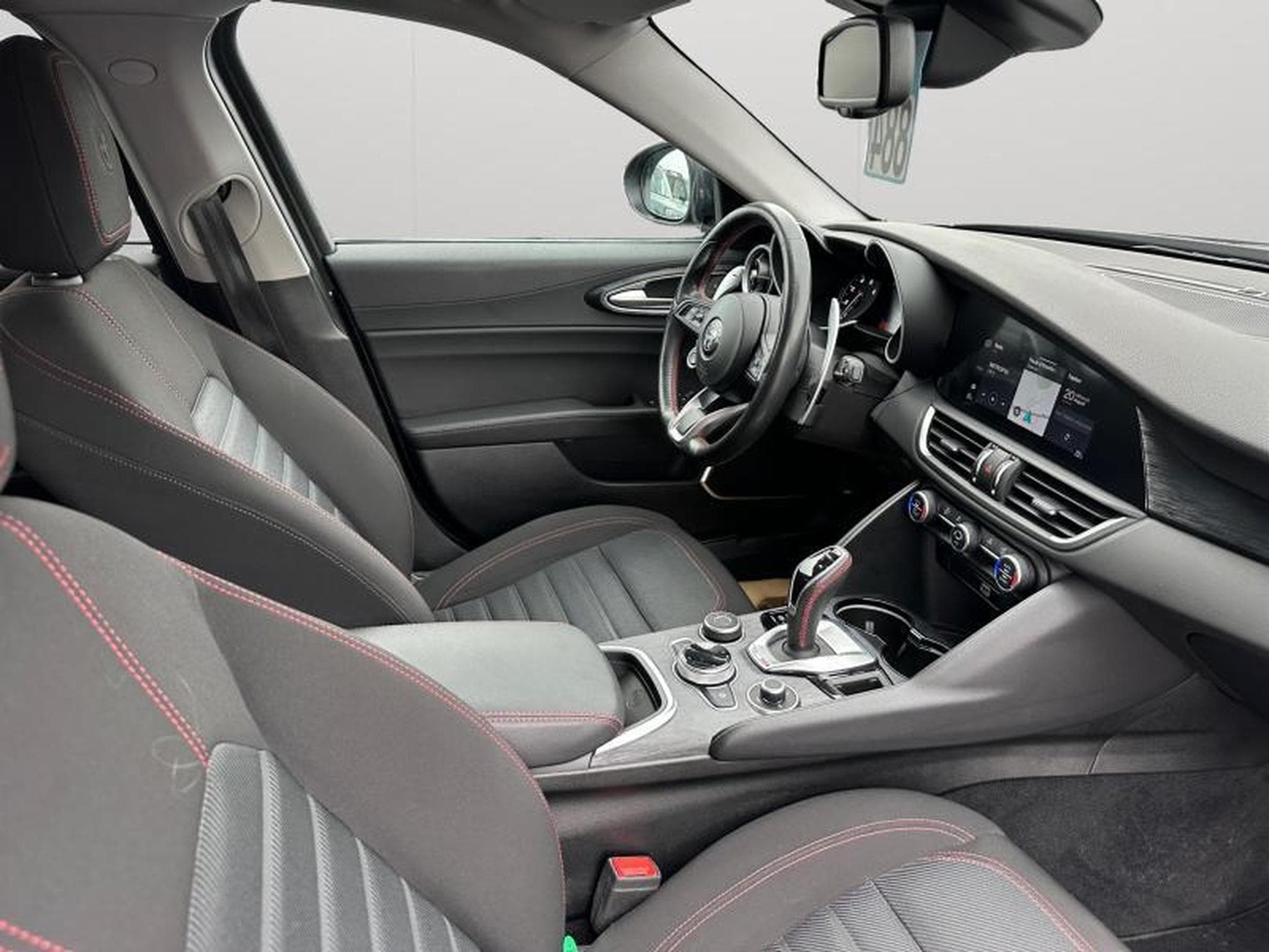 Alfa-Romeo Giulia Super / Essence (2021) - Photo 11