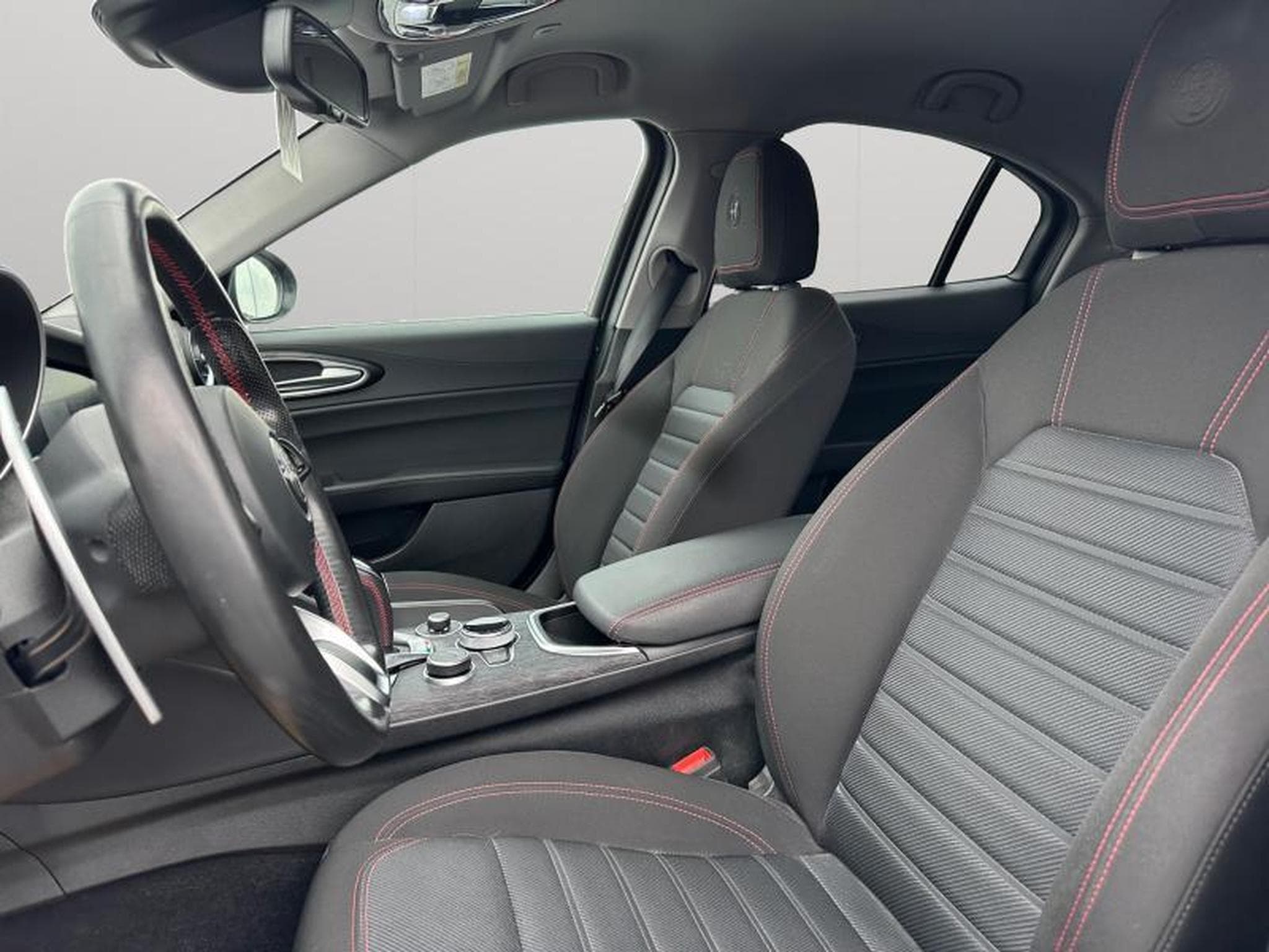 Alfa-Romeo Giulia Super / Essence (2021) - Photo 9