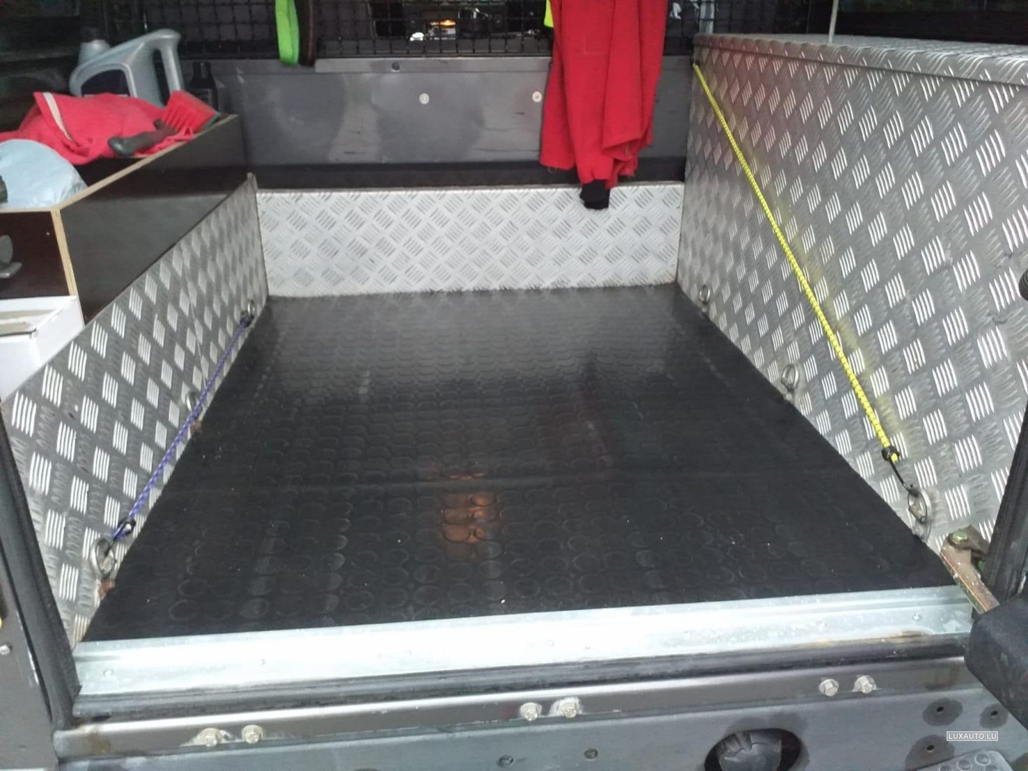 Land-Rover Defender (2005) - Photo 10