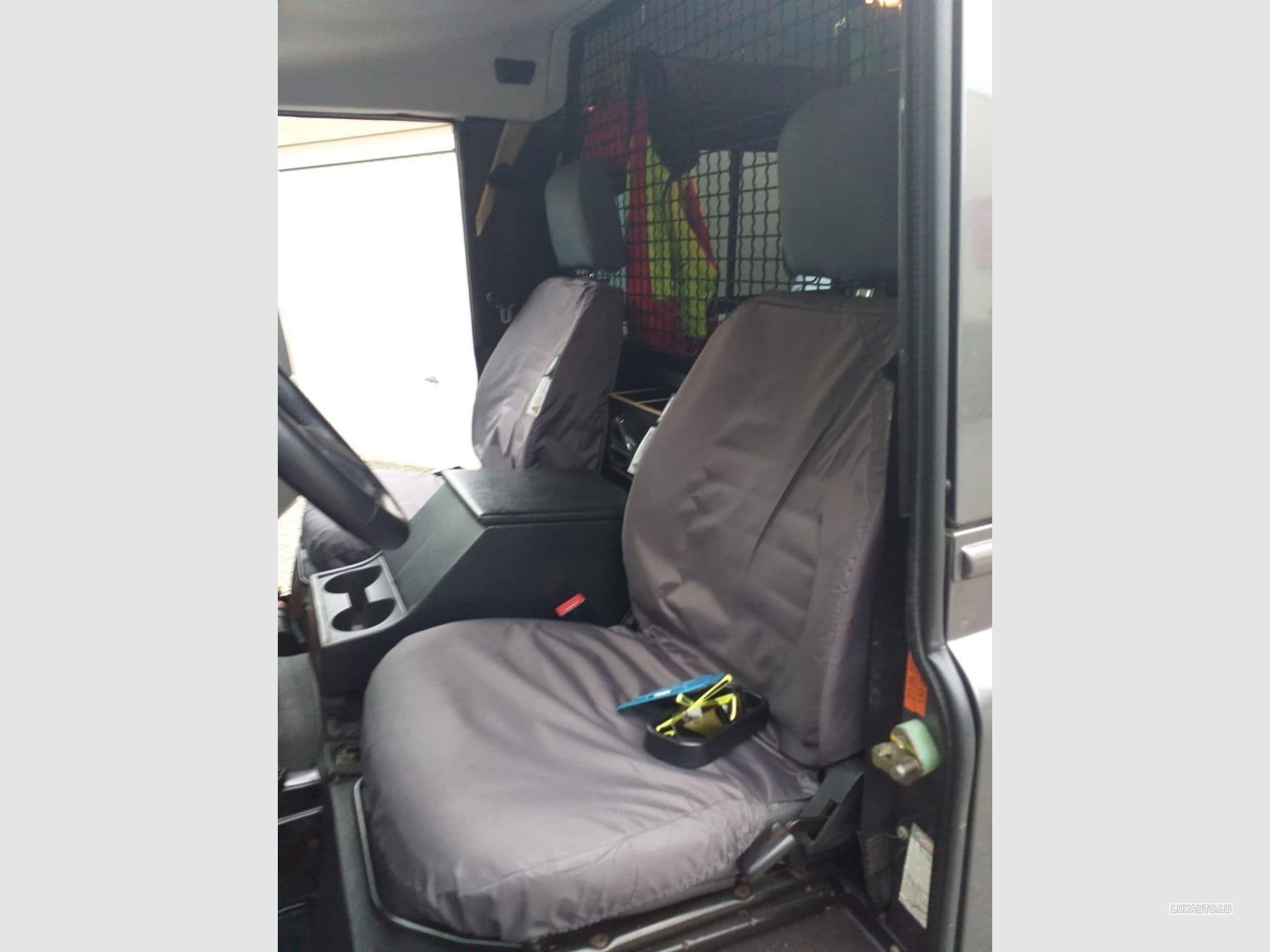 Land-Rover Defender (2005) - Photo 8