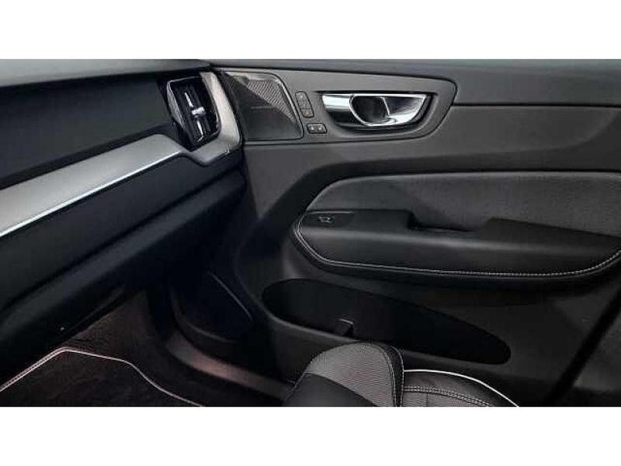 Volvo XC60 R-Design (2020) - Foto 14