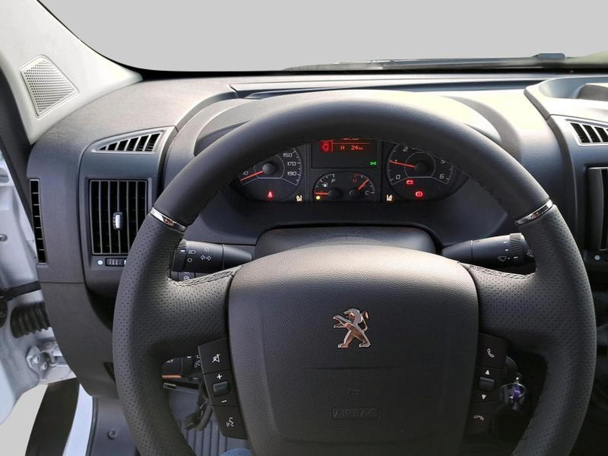 Peugeot Boxer Plateau DC 435 L4 (2024) - Photo 14