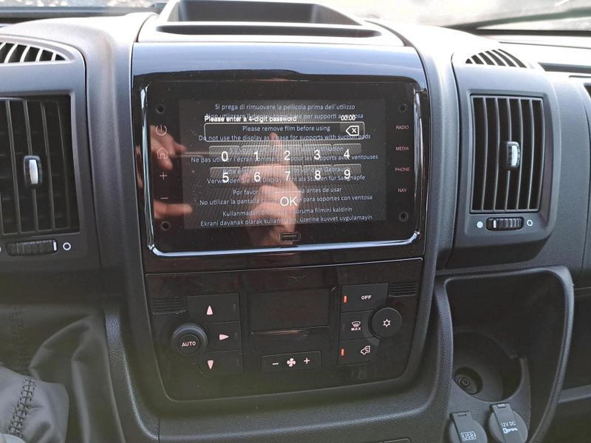 Peugeot Boxer Plateau DC 435 L4 (2024) - Photo 16