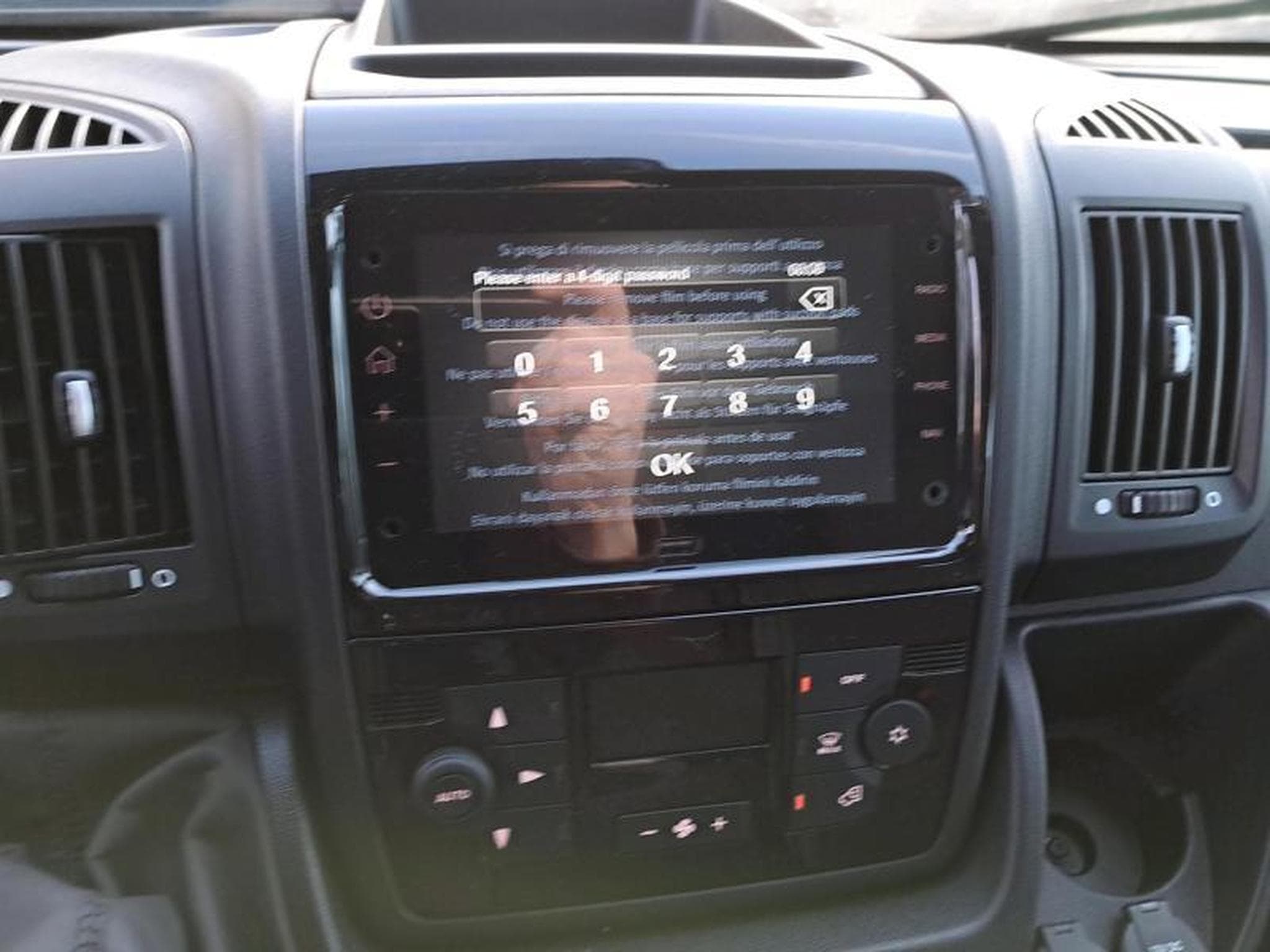 Peugeot Boxer Plateau DC 435 L4 (2024) - Photo 17