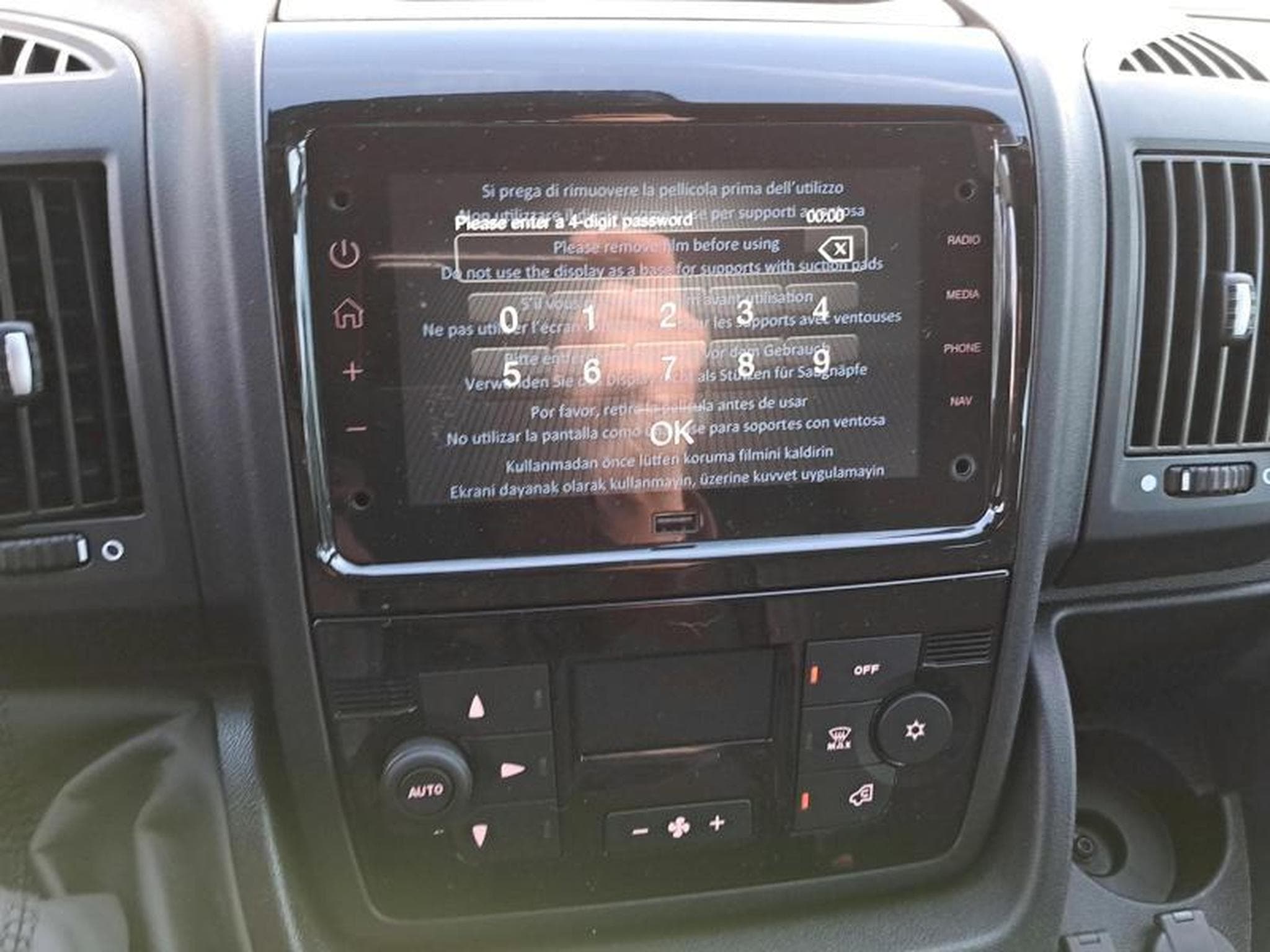 Peugeot Boxer Plateau DC 435 L4 (2024) - Photo 18