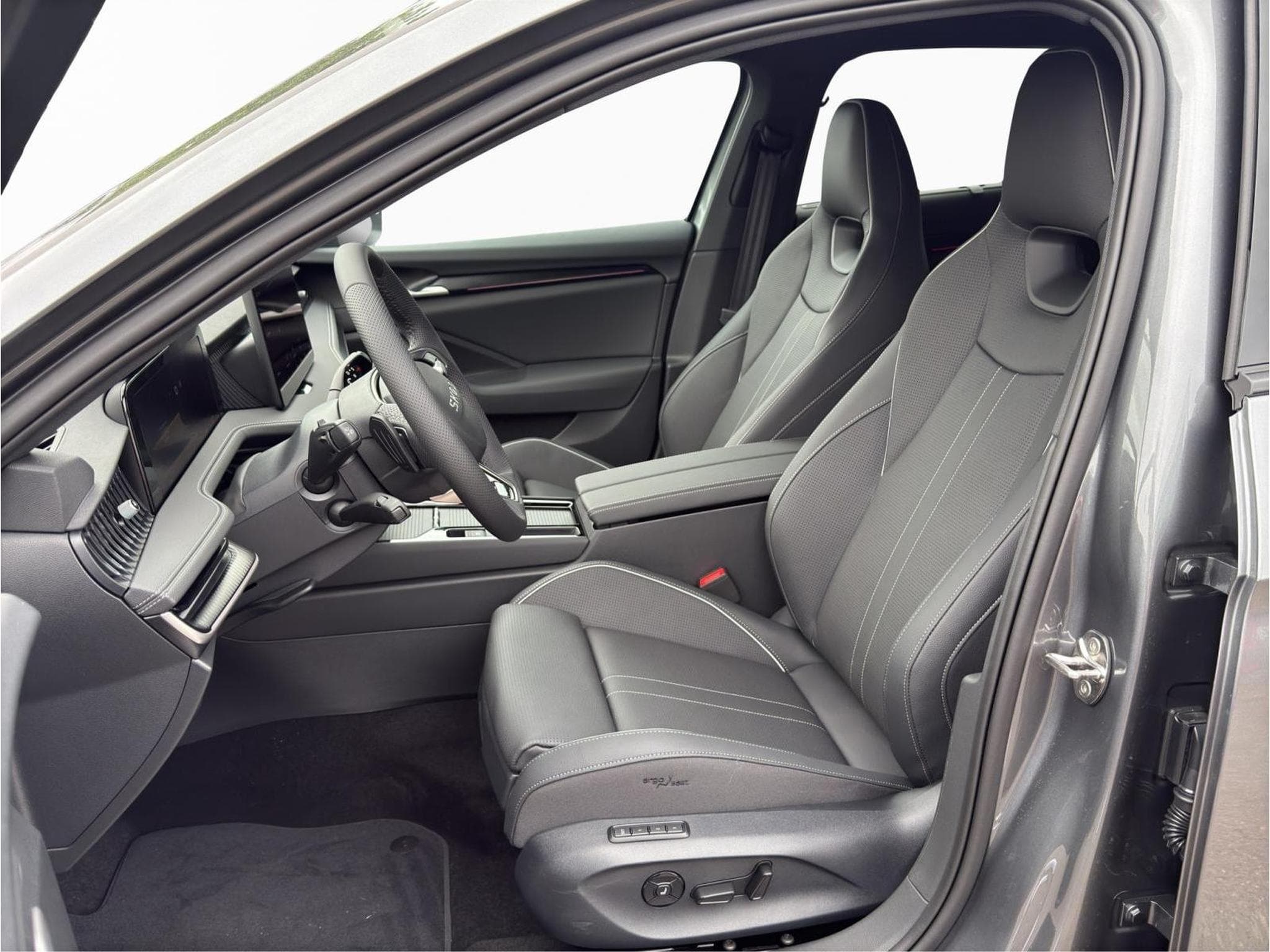 Skoda Superb Combi Sportline (2025) - Photo 2