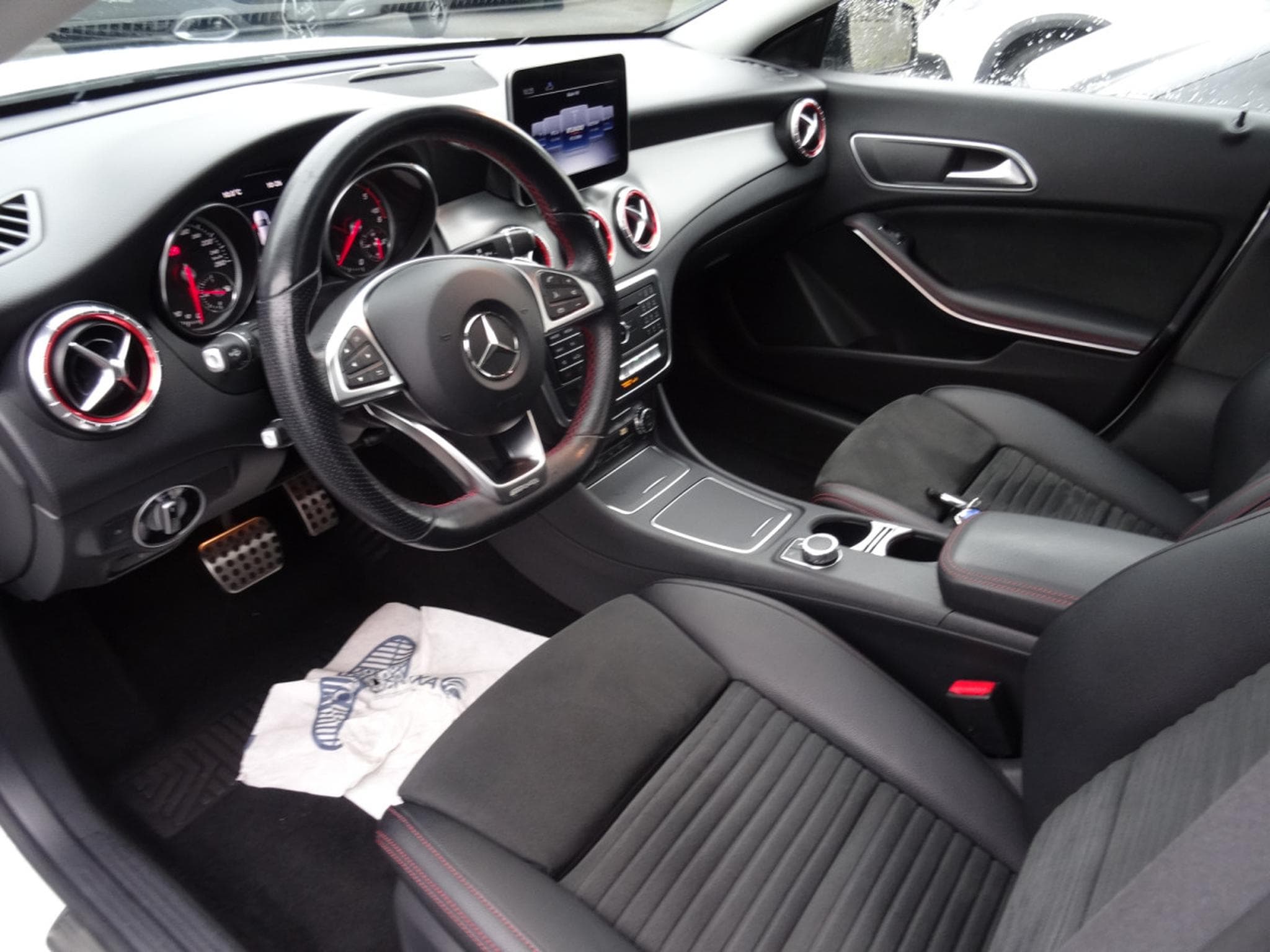 Mercedes CLA 200 Shooting Brake AMG-LINE (2019) - Foto 12