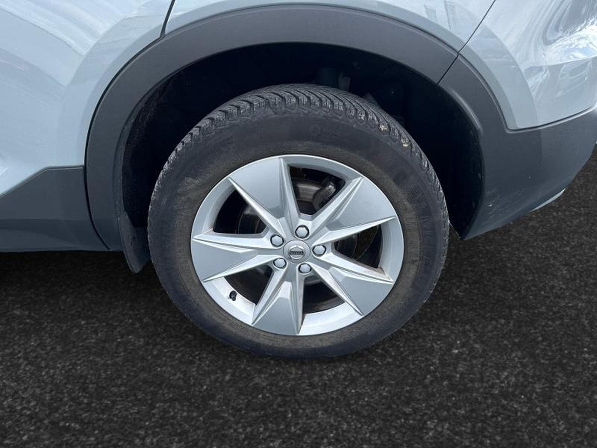 Volvo XC40 B3 Core / Essence (2023) - Foto 13