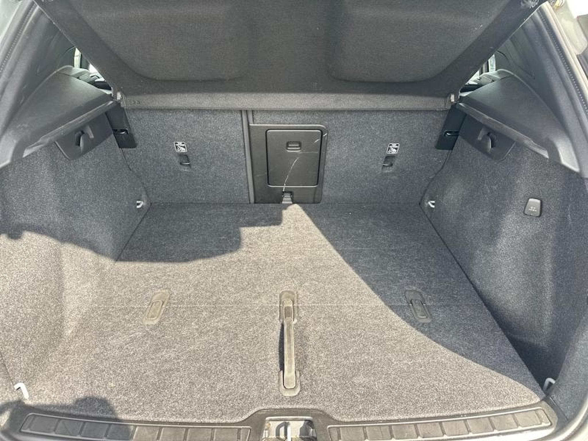 Volvo XC40 B3 Core / Essence (2023) - Foto 18