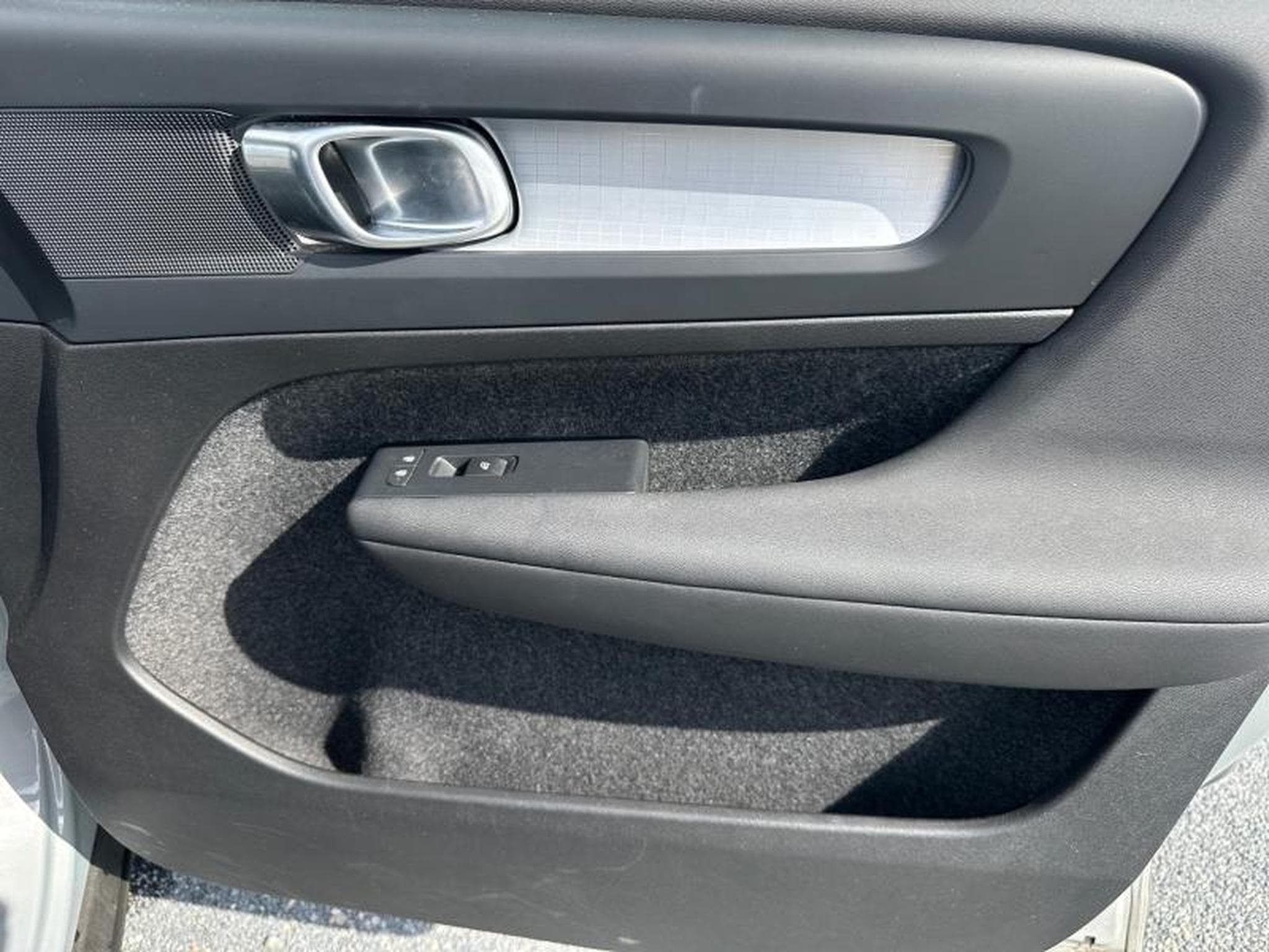 Volvo XC40 B3 Core / Essence (2023) - Foto 20