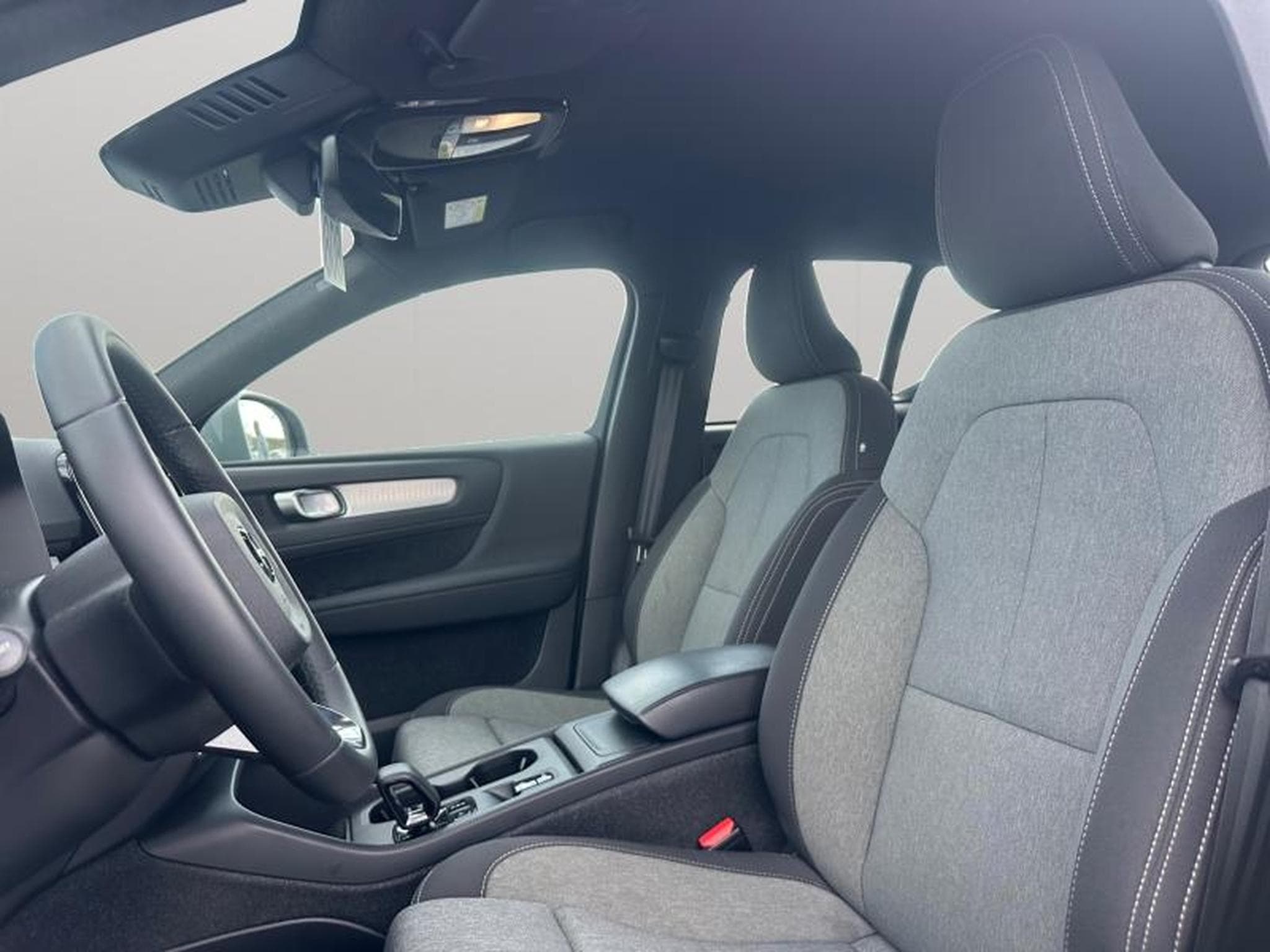 Volvo XC40 B3 Core / Essence (2023) - Foto 21