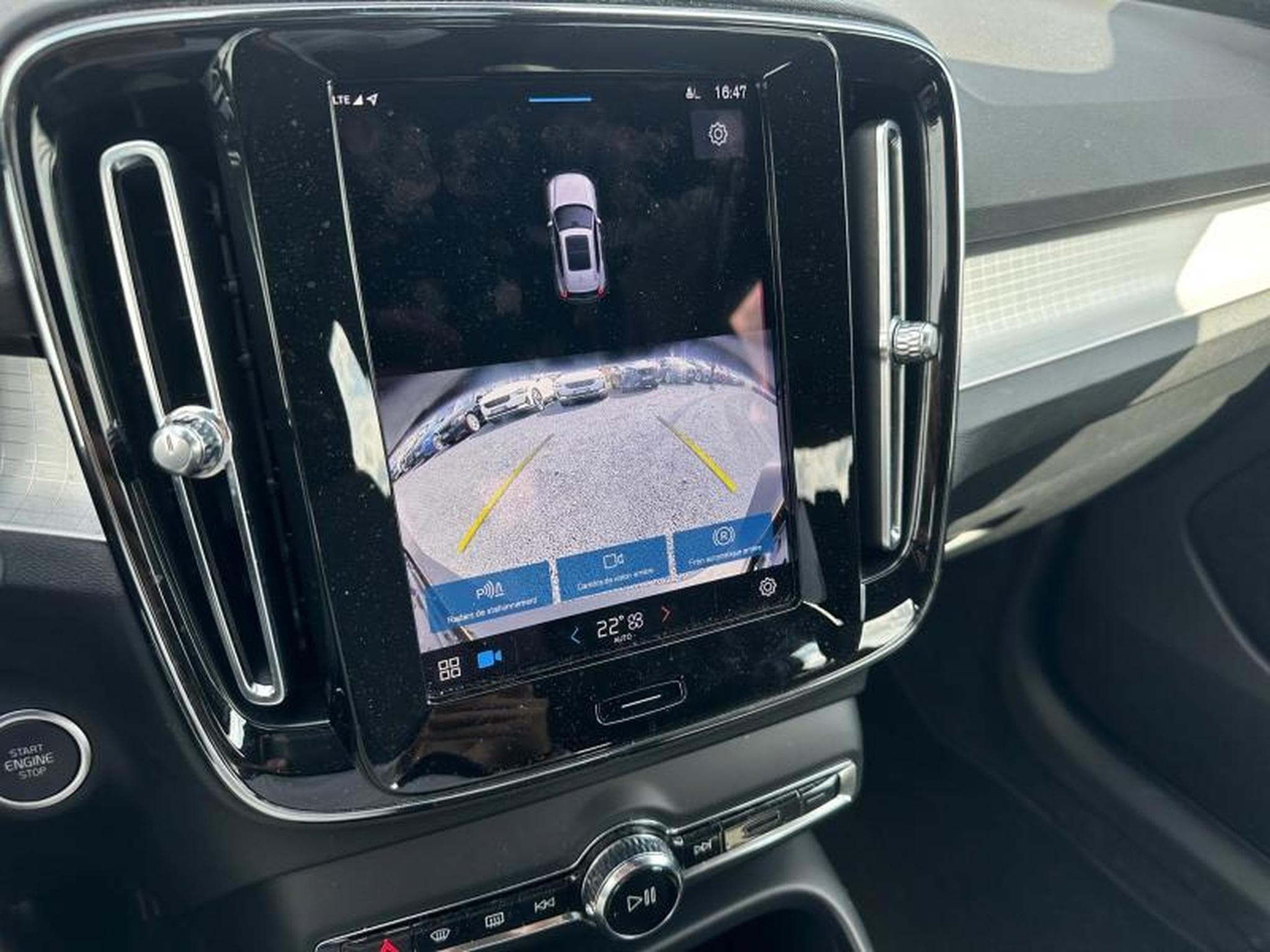 Volvo XC40 B3 Core / Essence (2023) - Foto 28