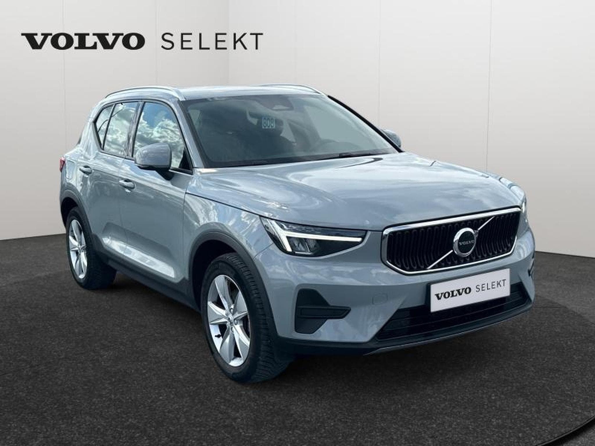 Volvo XC40 B3 Core / Essence (2023) - Foto 8