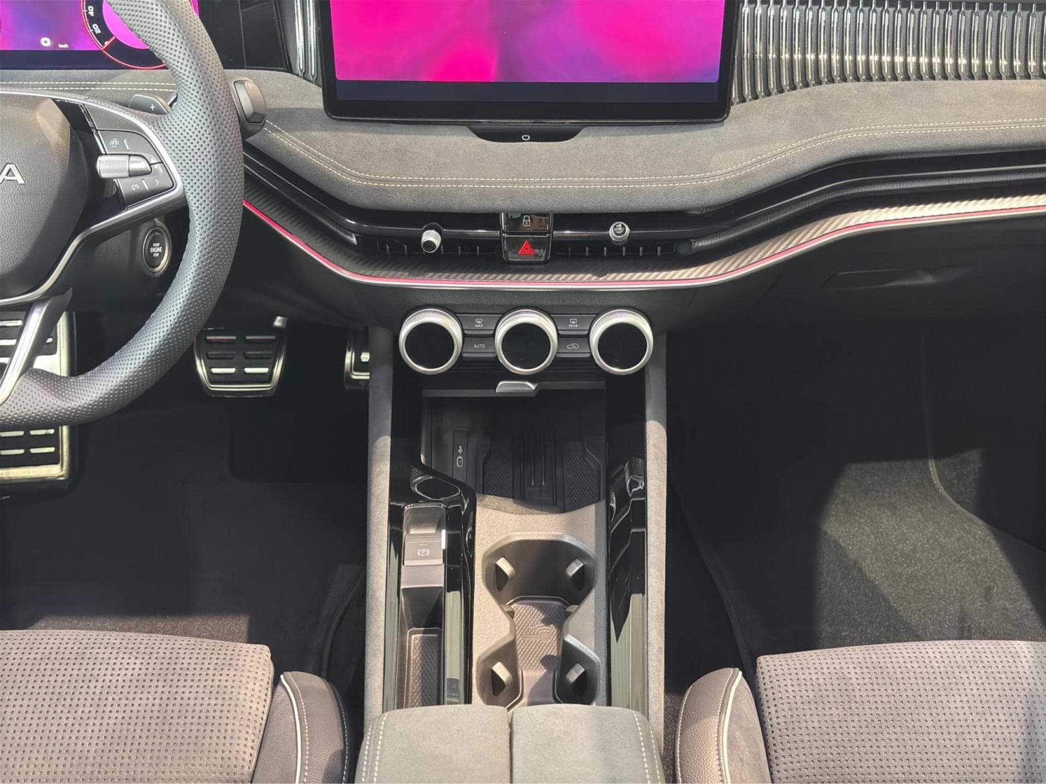 Skoda Superb Sportline (2025) - Photo 12