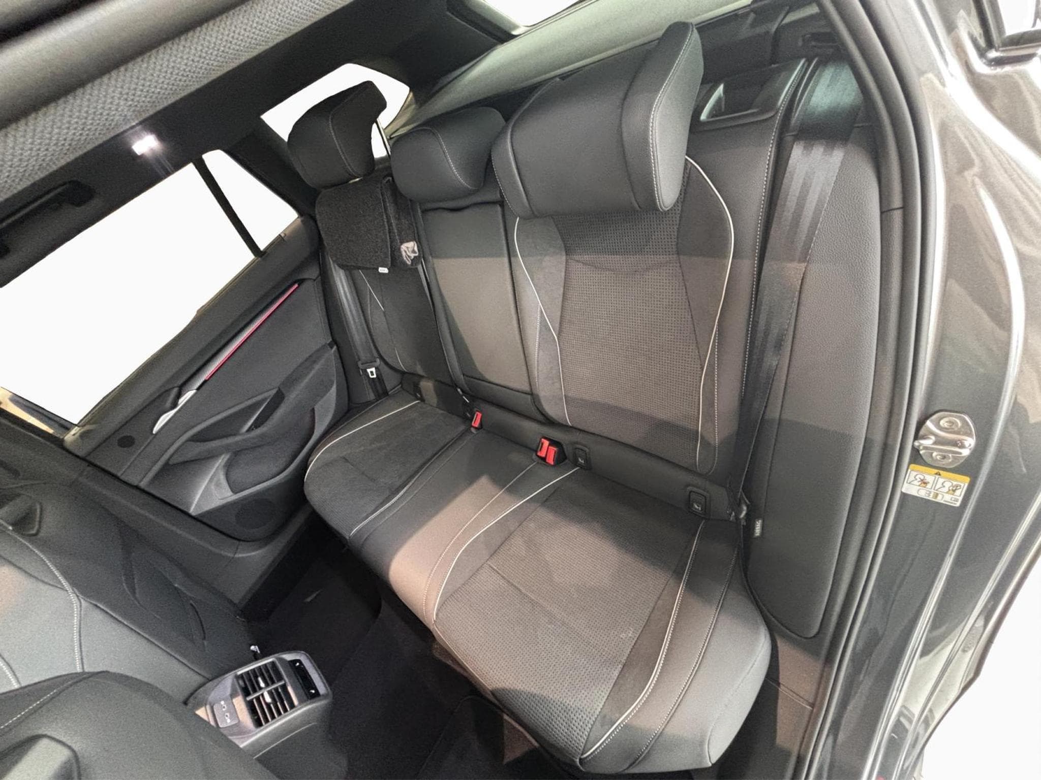 Skoda Superb Sportline (2025) - Photo 15