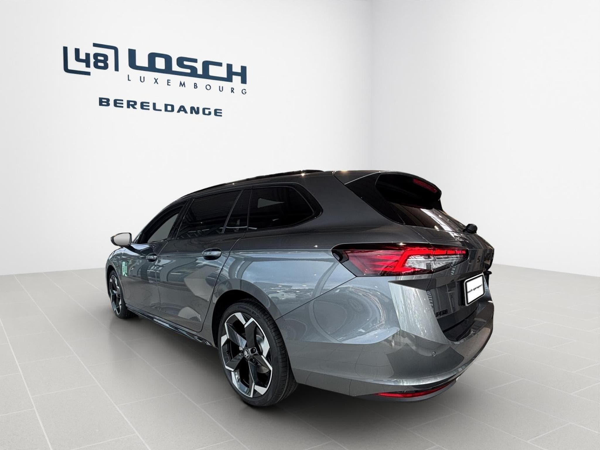 Skoda Superb Sportline (2025) - Photo 4