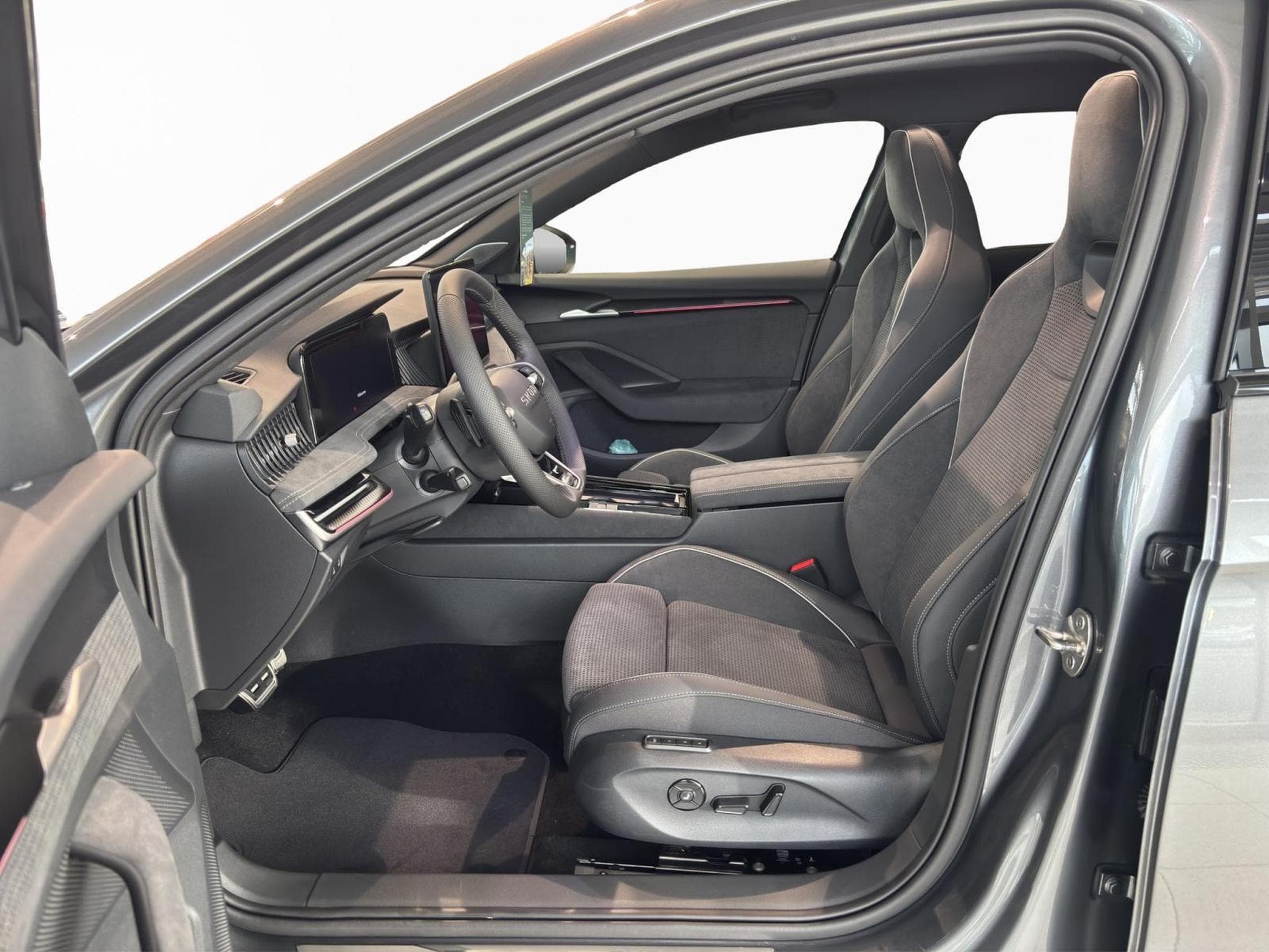 Skoda Superb Sportline (2025) - Photo 7