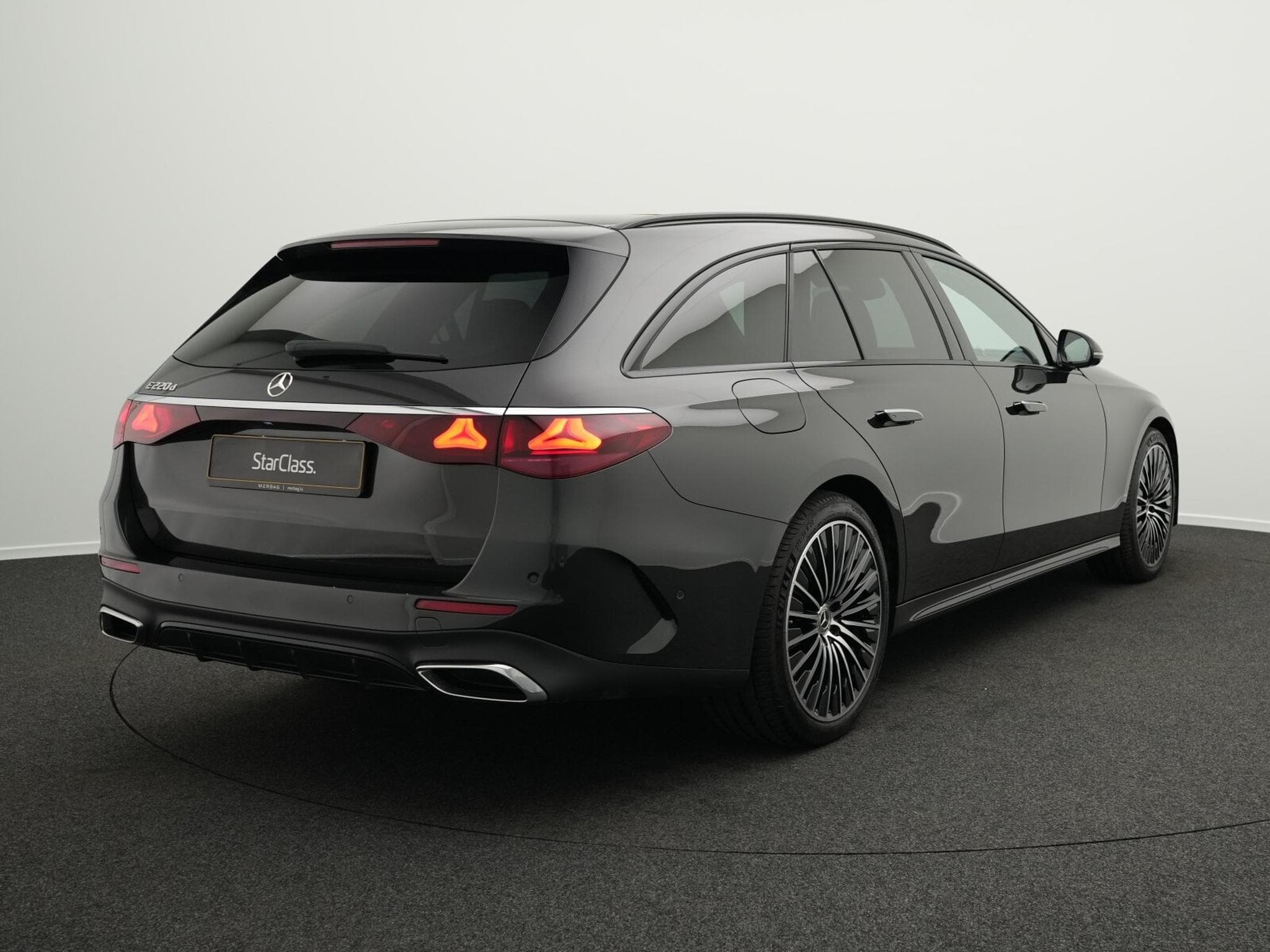 Mercedes E 220 d T-Modell (2024) - Photo 3