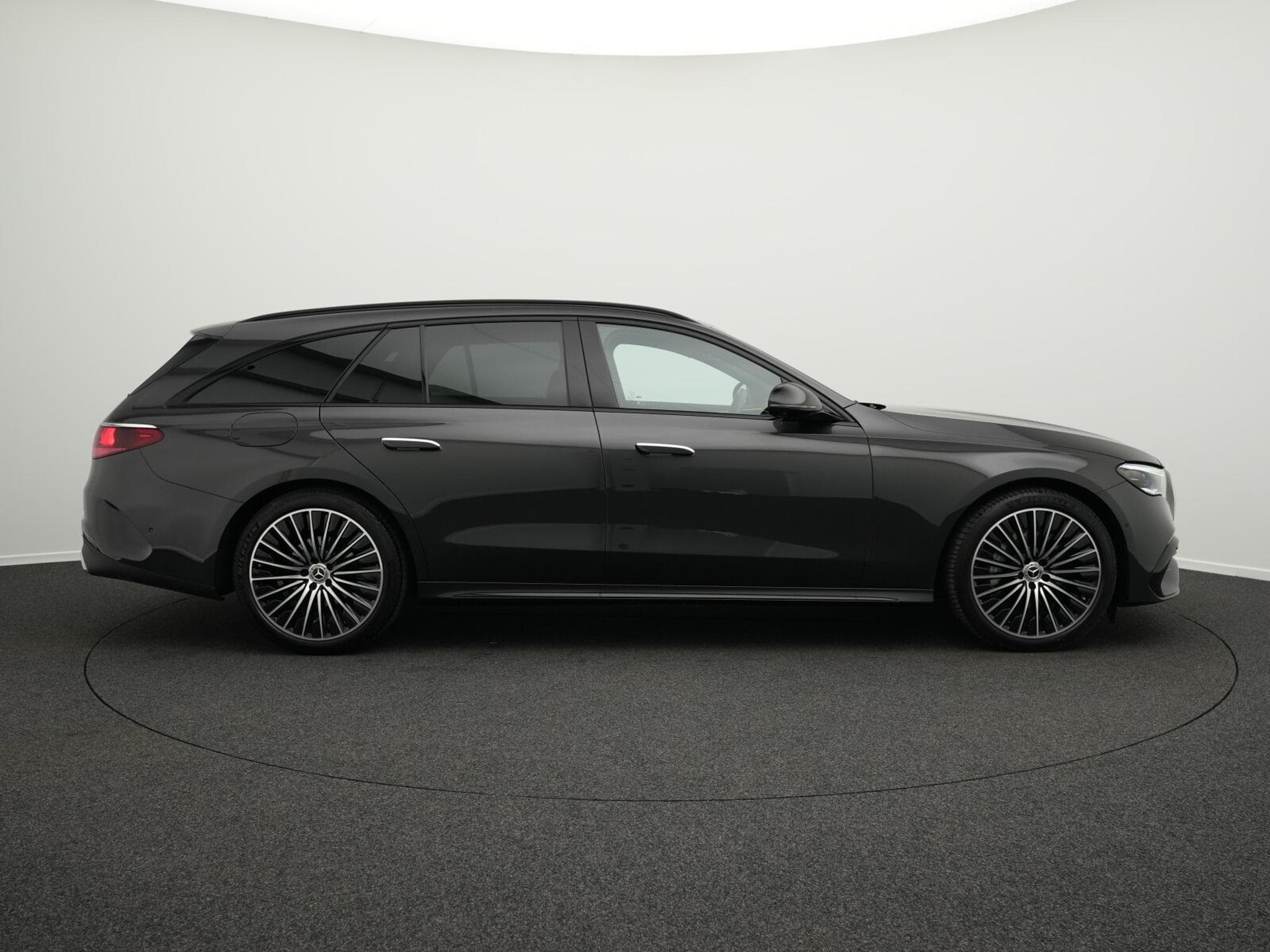 Mercedes E 220 d T-Modell (2024) - Photo 5