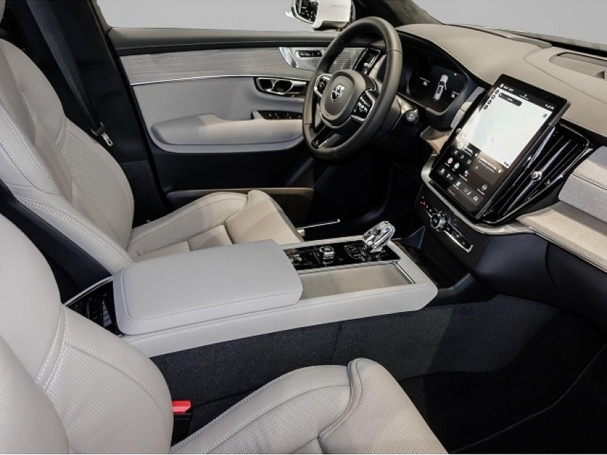 Volvo XC90 (2024) - Photo 3