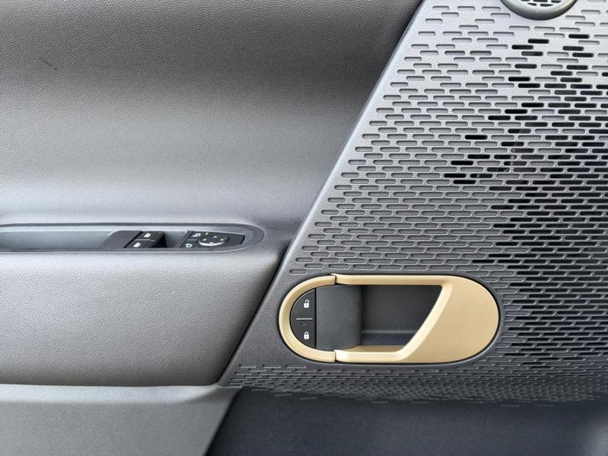 MINI Cooper Cooper E (2024) - Photo 11