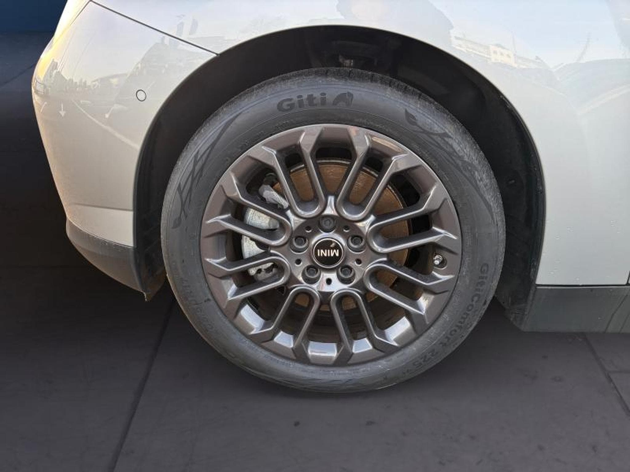 MINI Cooper Cooper E (2024) - Photo 4