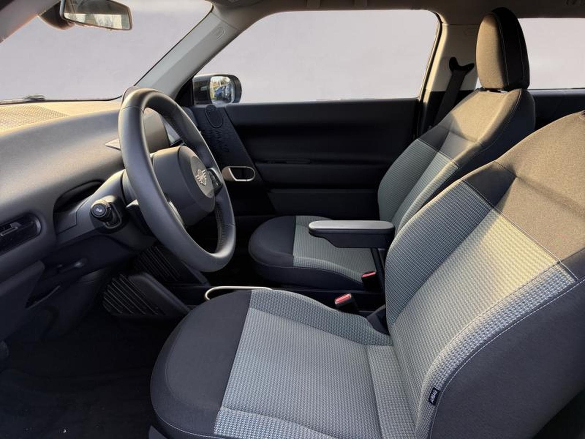 MINI Cooper Cooper E (2024) - Photo 5