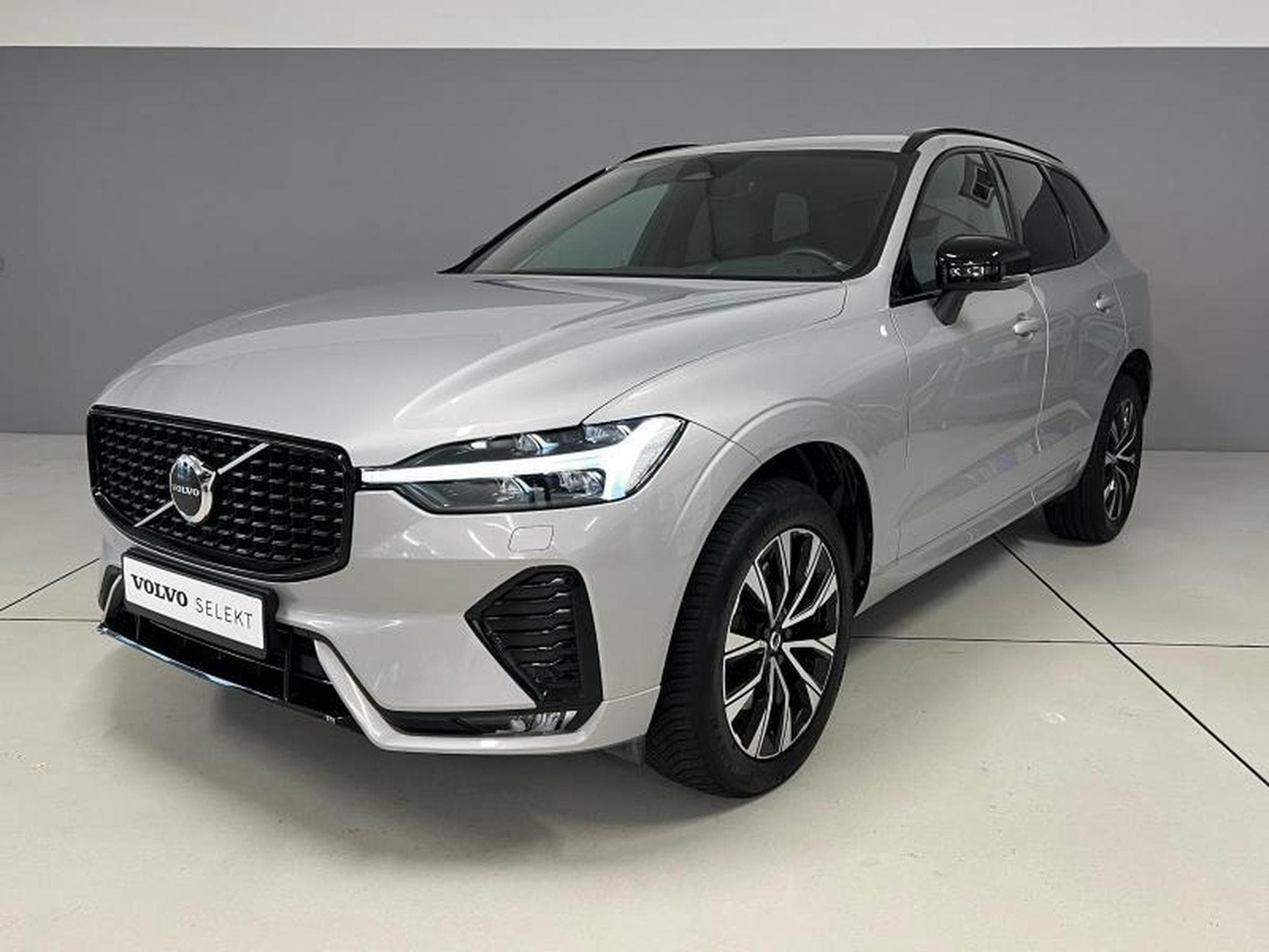 Volvo XC60 Plus Dark (2022) - Photo 1