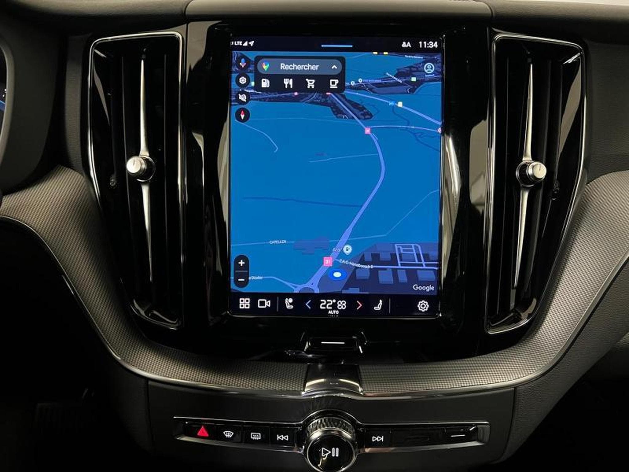 Volvo XC60 Plus Dark (2022) - Photo 13