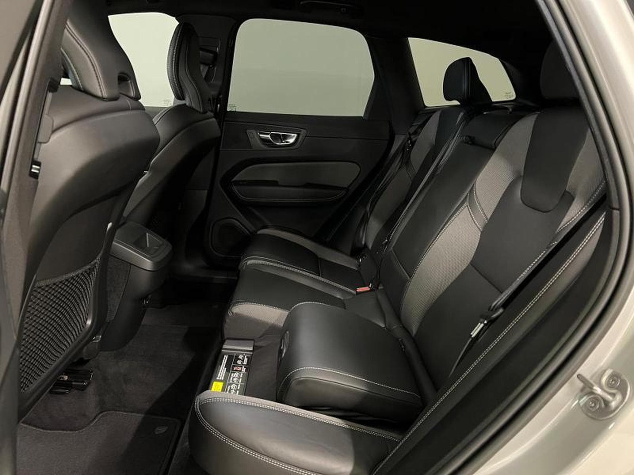 Volvo XC60 Plus Dark (2022) - Photo 16