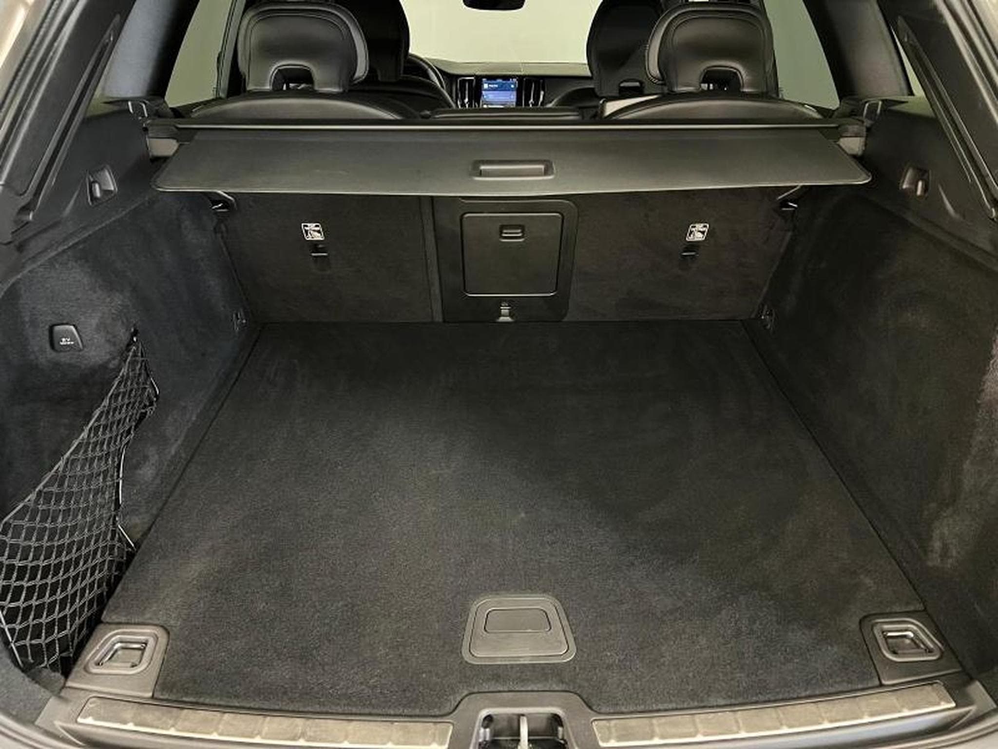 Volvo XC60 Plus Dark (2022) - Photo 18