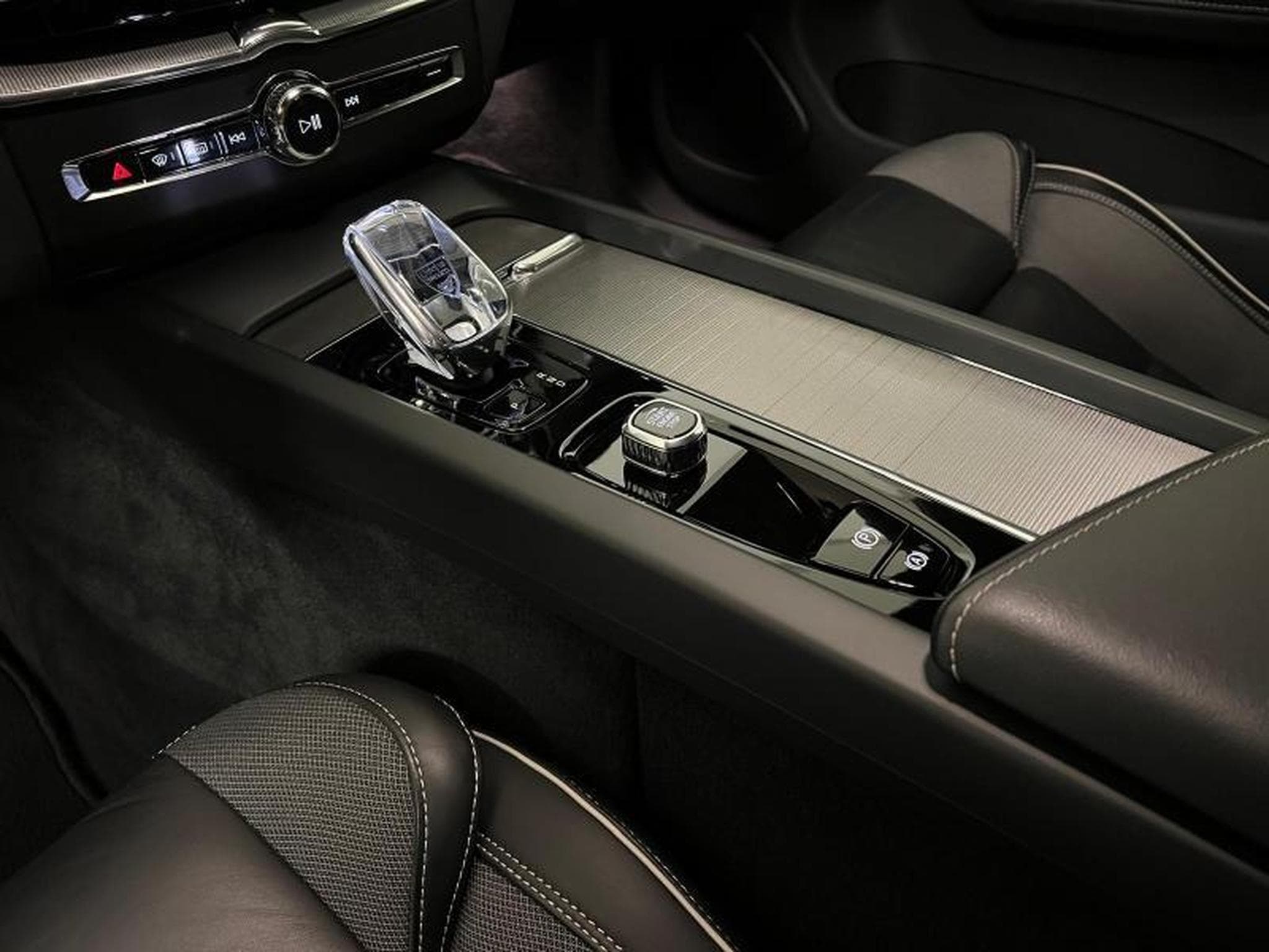 Volvo XC60 Plus Dark (2022) - Photo 5