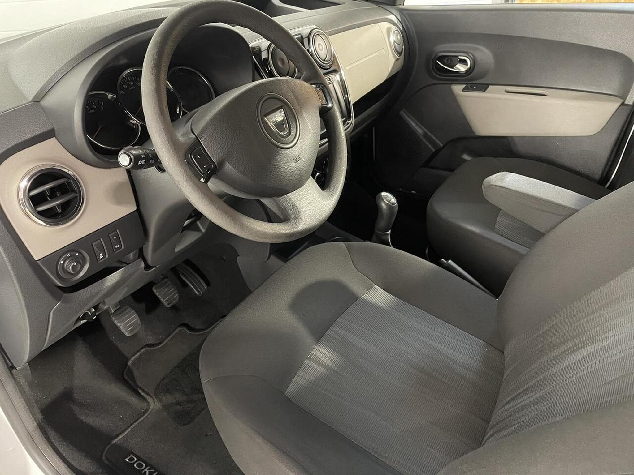 Dacia Dokker 1.5 DCI 90 LAUREATE BLUETOOTH (2017) - Photo 7