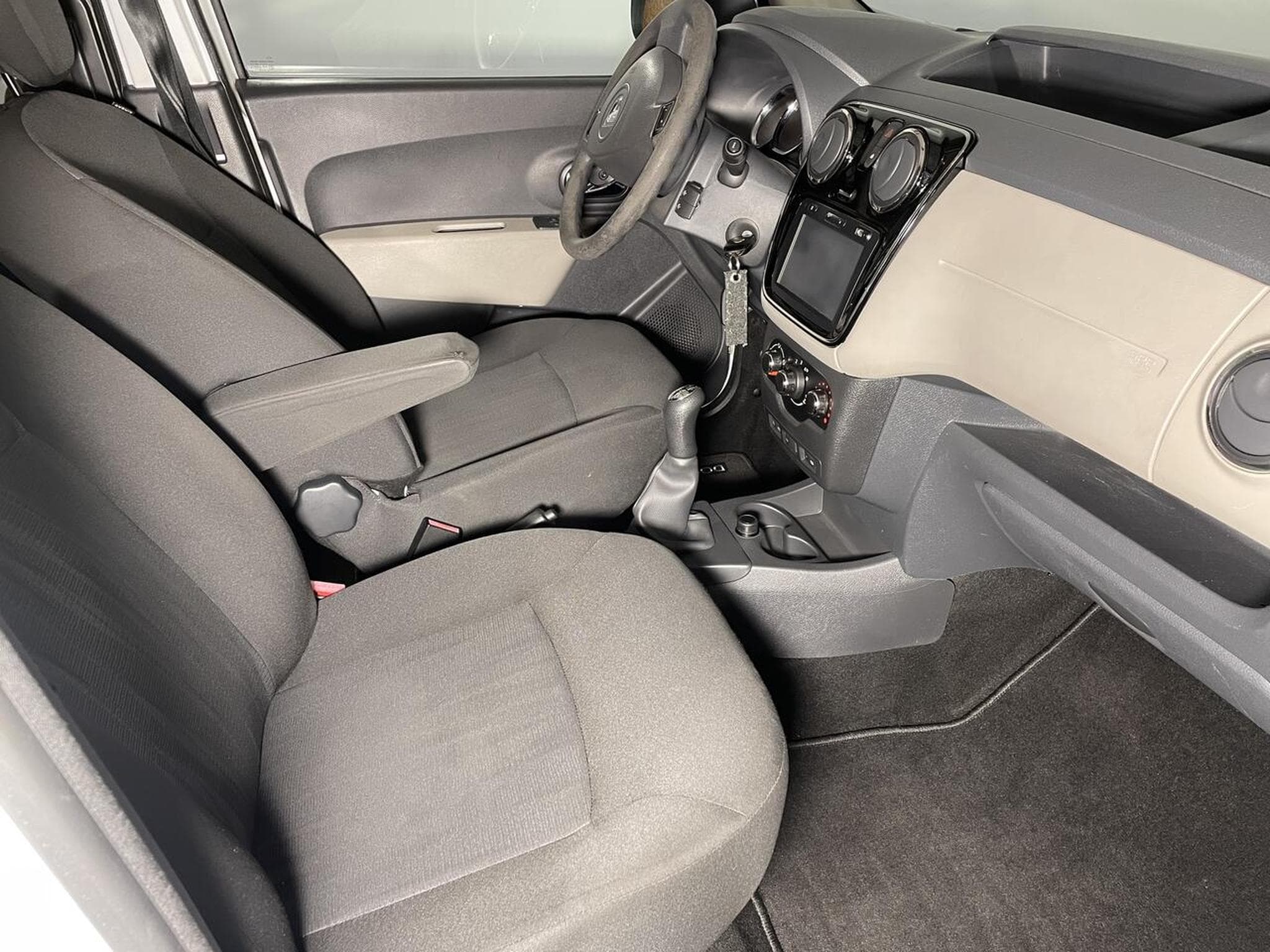 Dacia Dokker 1.5 DCI 90 LAUREATE BLUETOOTH (2017) - Photo 8