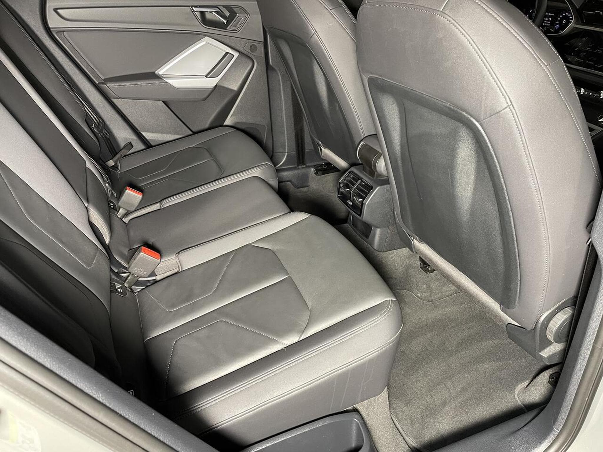 Audi Q3 35 TDI 150 S-TRONIC BUSINESS VIRTUAL COCKPIT (2021) - Foto 10