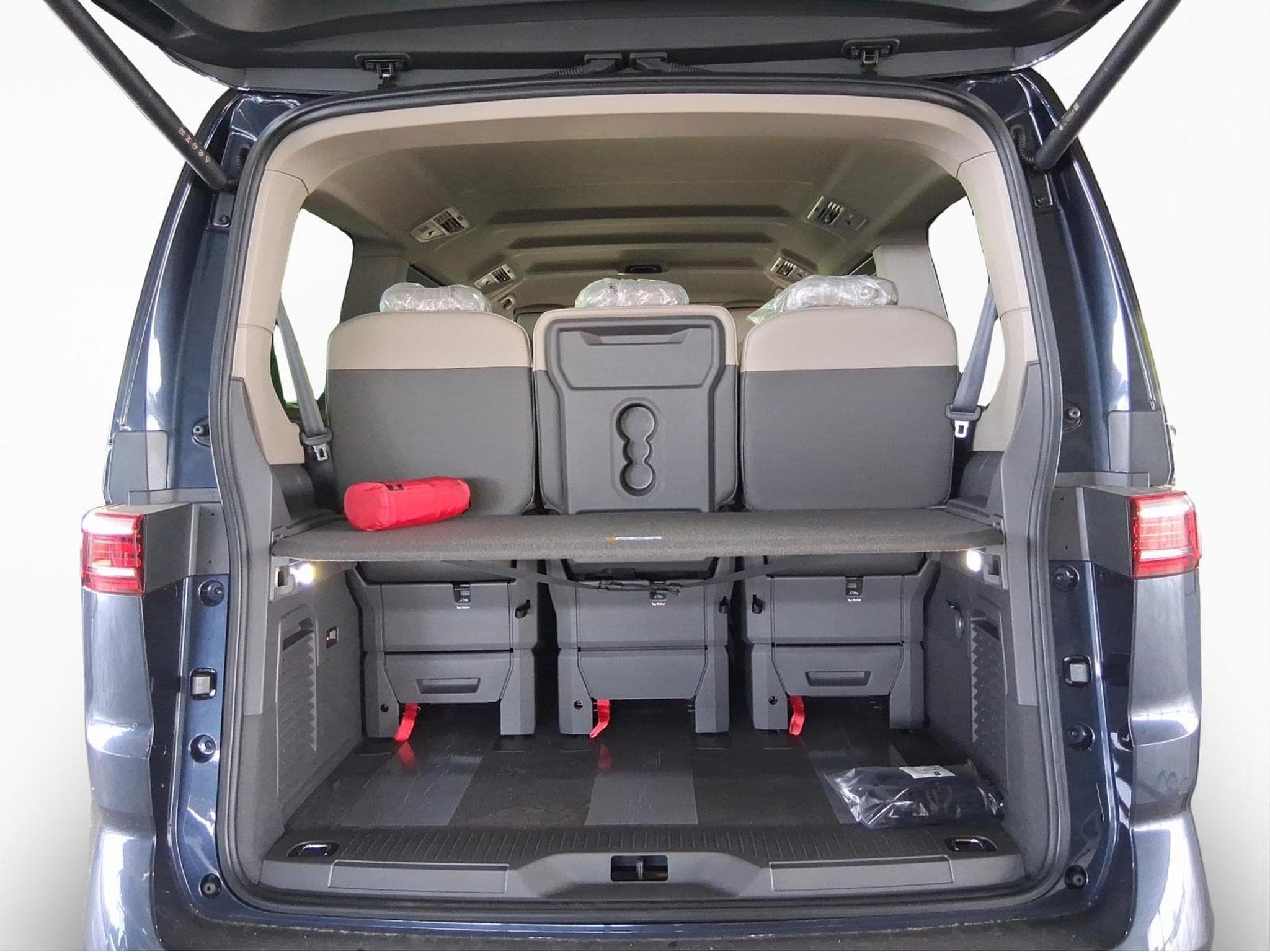 VW T7 Life (2025) - Photo 10