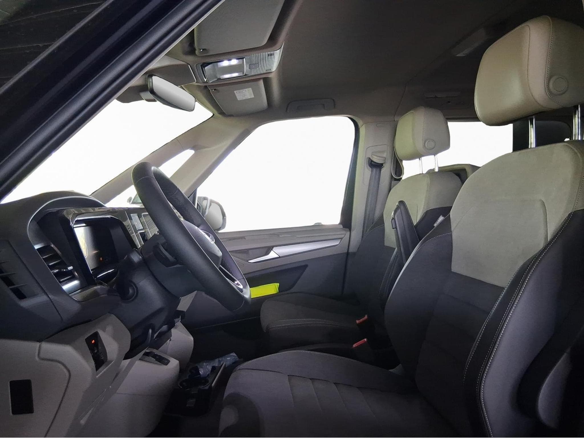 VW T7 Life (2025) - Photo 6