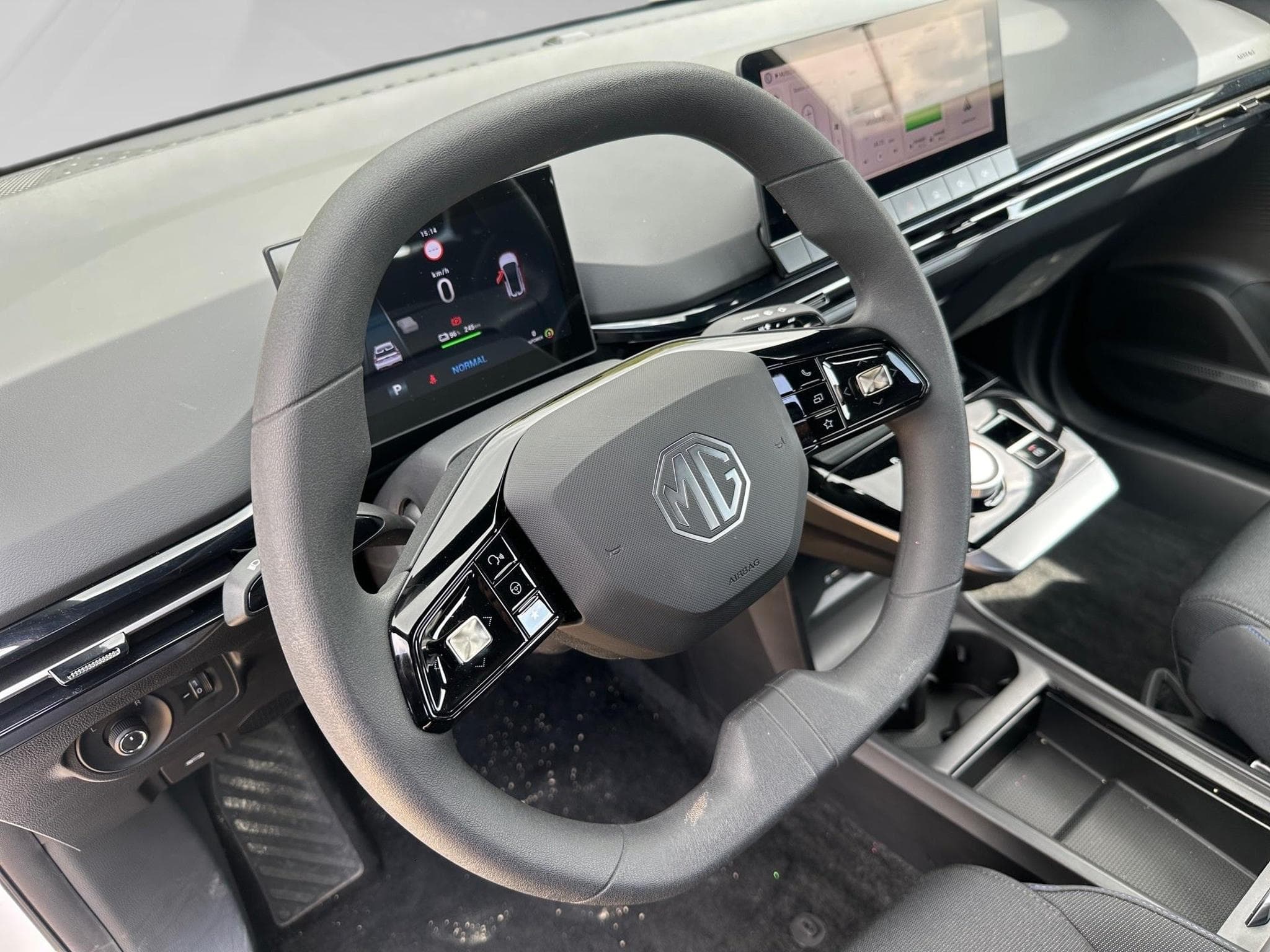 MG MG4 STANDARD (2023) - Foto 3